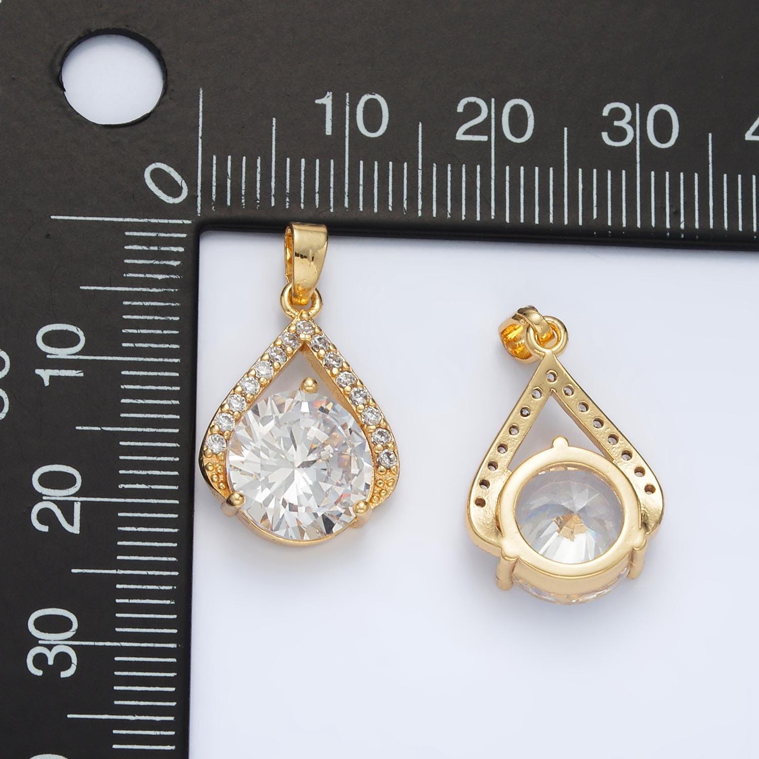 Classic design solitaire round charm cz cluster charm cubic zirconia for grandma mother jewelry pendant charm for jewelry supply aa1422