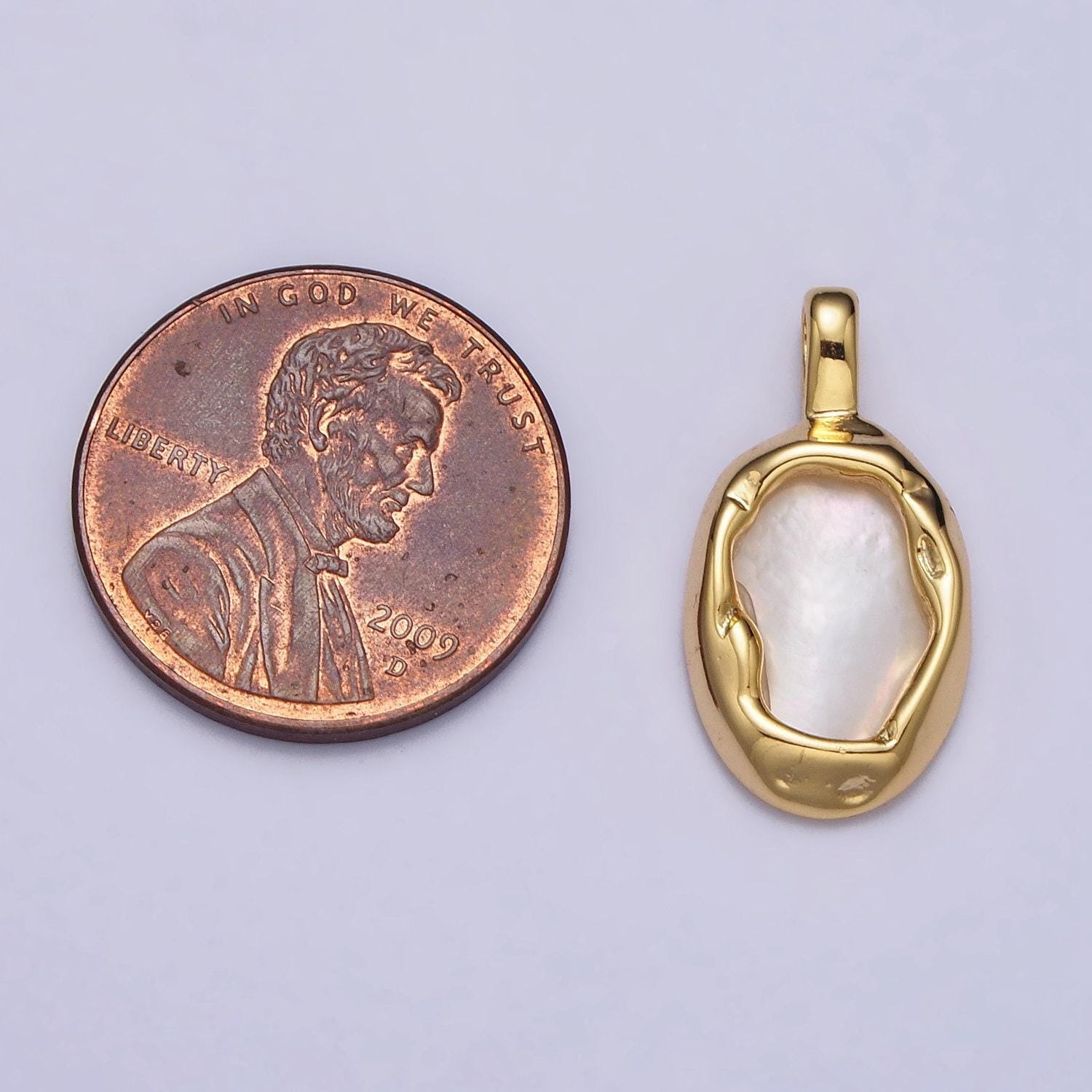 Abstract oval shell pearl hammered framed pendant in gold & silver | aa093 aa094