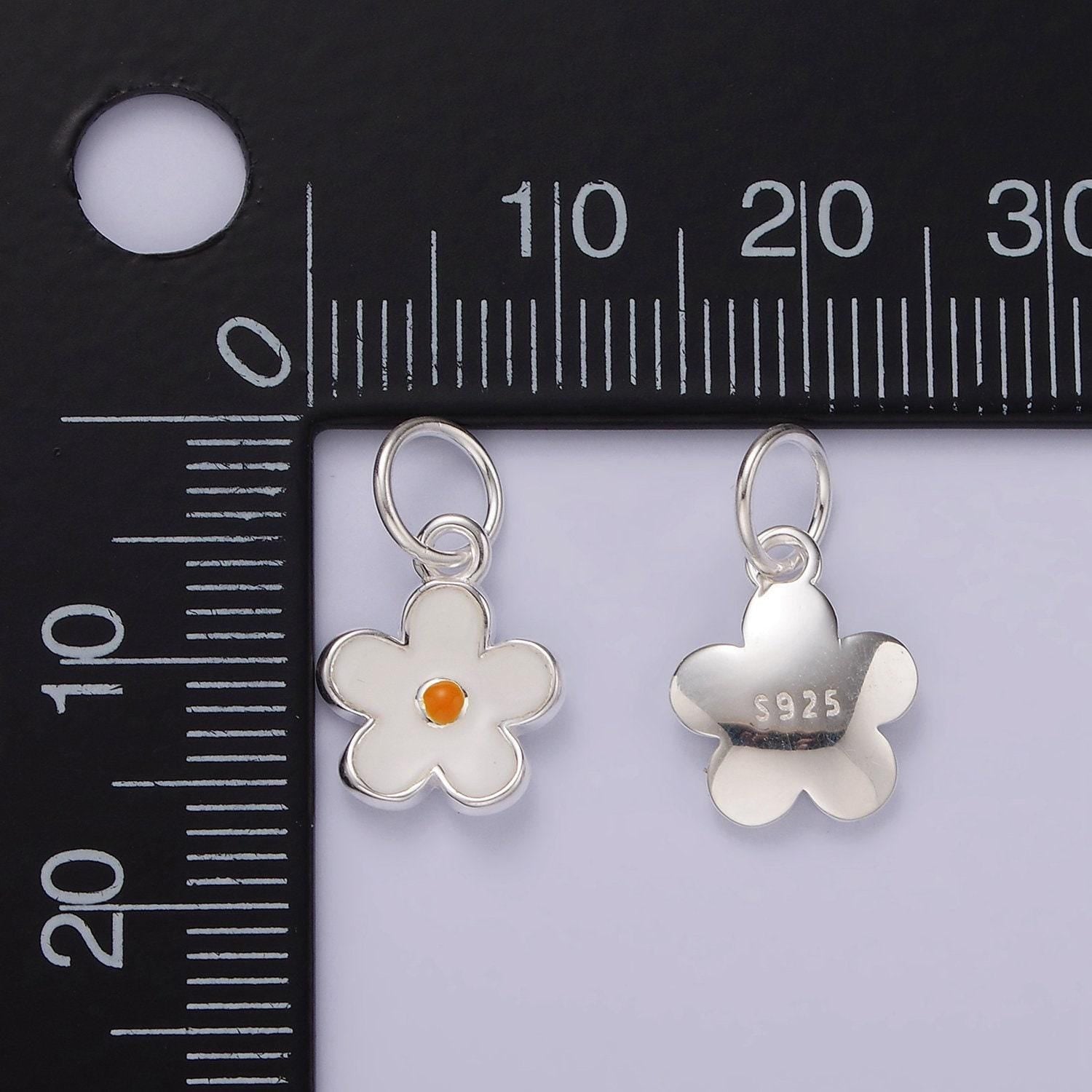 Dainty white daisy charms kawaii sterling silver flower charms cute white floral charms for bracelet necklace pendant sl-426