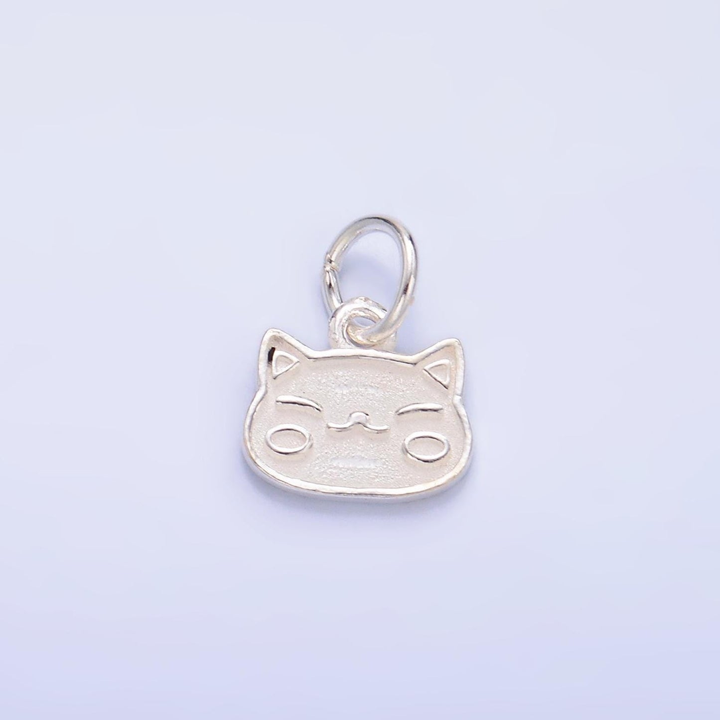 Mini cute japanese maneki-neko cat charm in sterling silver kawaii kitten animal charm for bracelet necklace earring supply sl532