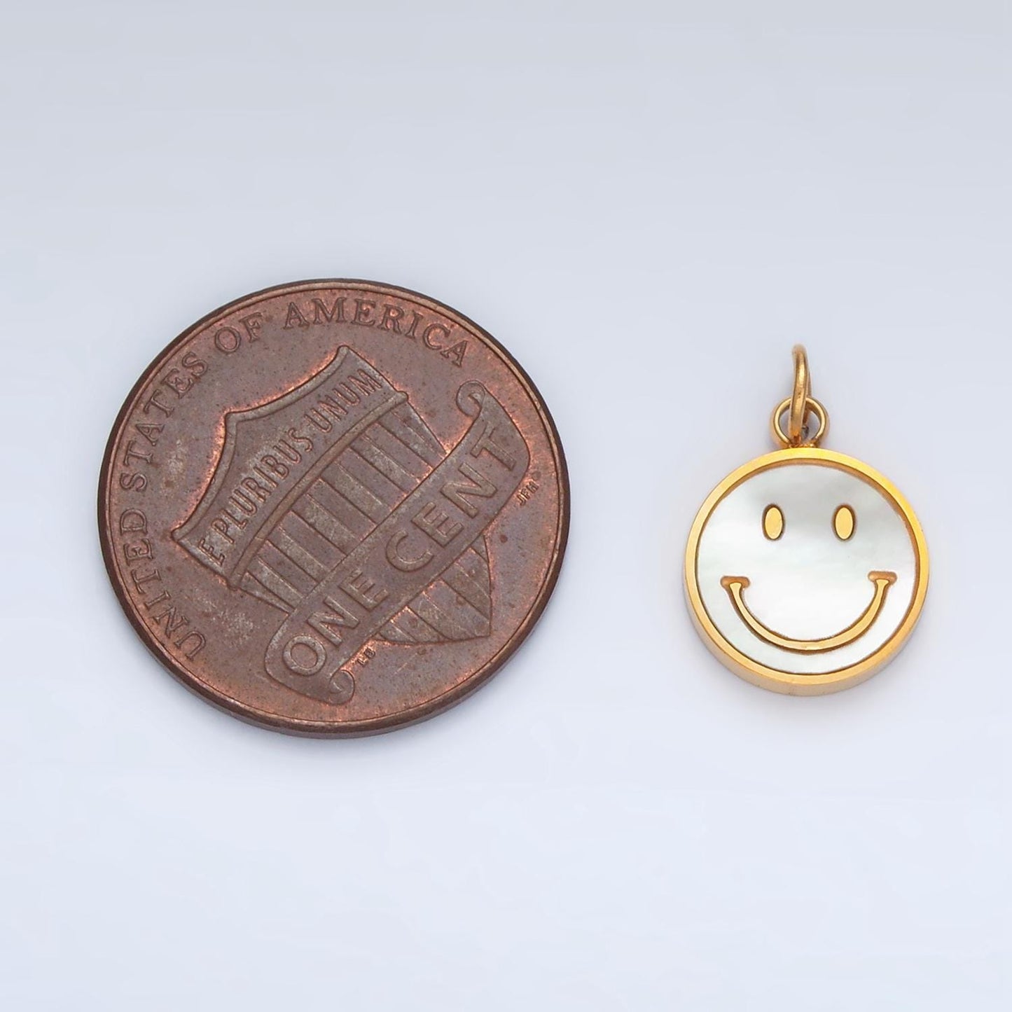 Stainless steel 12mm shell pearl happy smile charm | p-1044