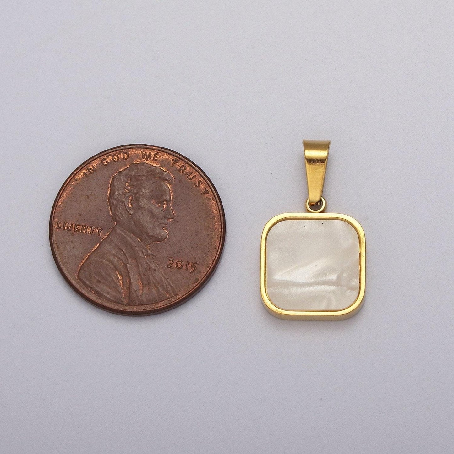 Dainty square pendant with pearl for minimalist unisex jewelry charm p1149