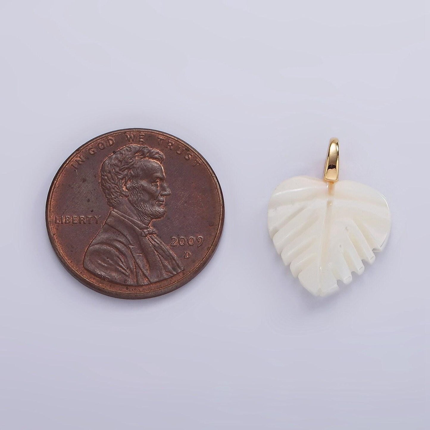 14k gold filled 17mm shell pearl heart nature monstera leaf pendant | p1640