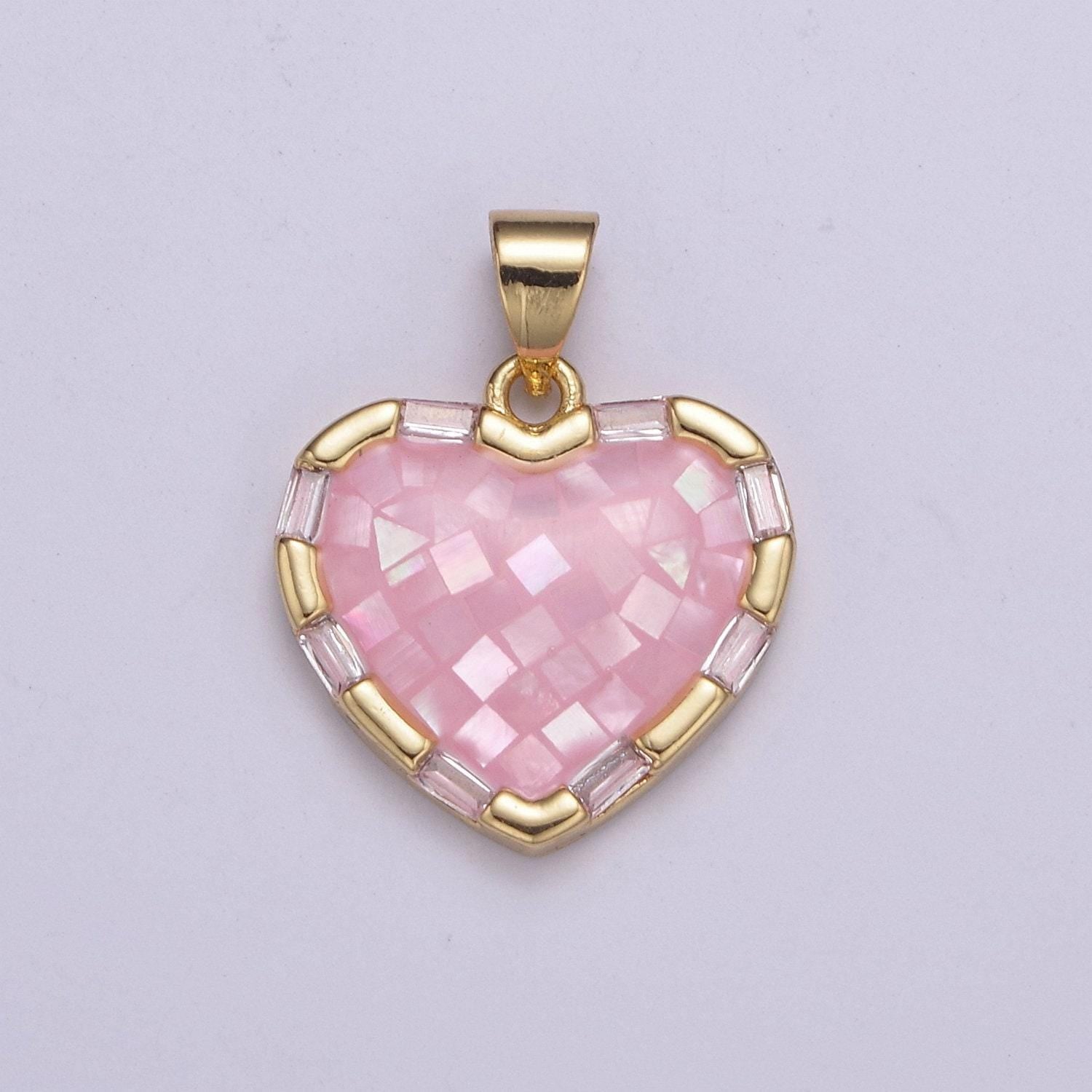 Gold pearl finished with pink transparent epoxy checkers pendant gold draughts heart pendant round charm gold circle medallion, h-055