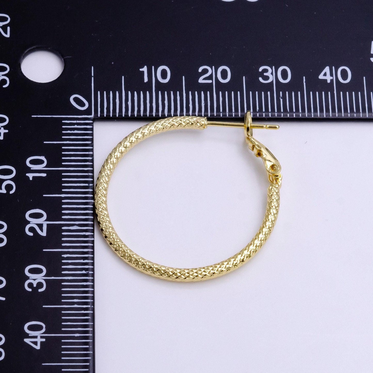 14k gold filled 30mm, 35mm round rhombus textured hinge hoop earrings | ae081 ae082