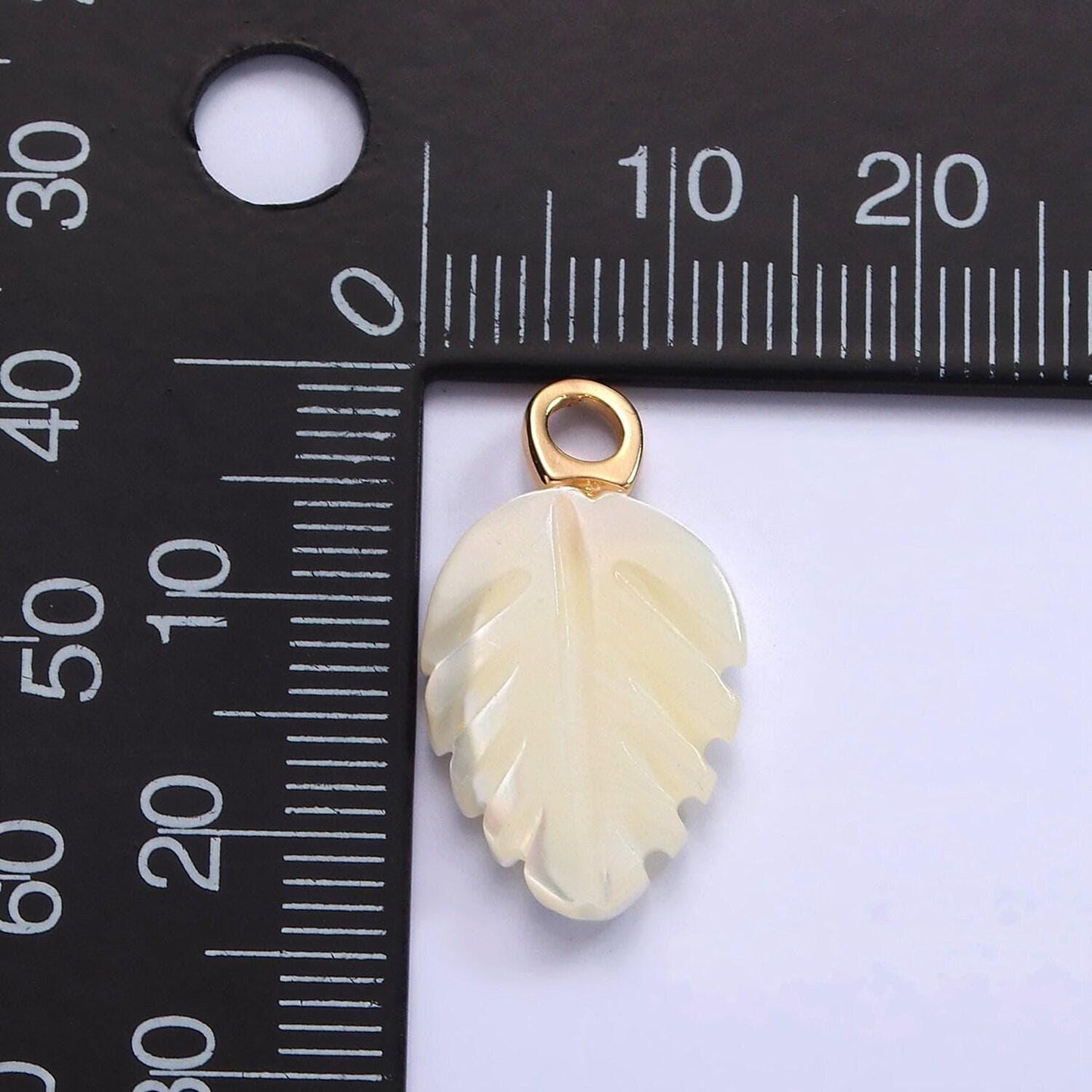 14k gold filled 23mm shell pearl nature plant leaf pendant | p1639
