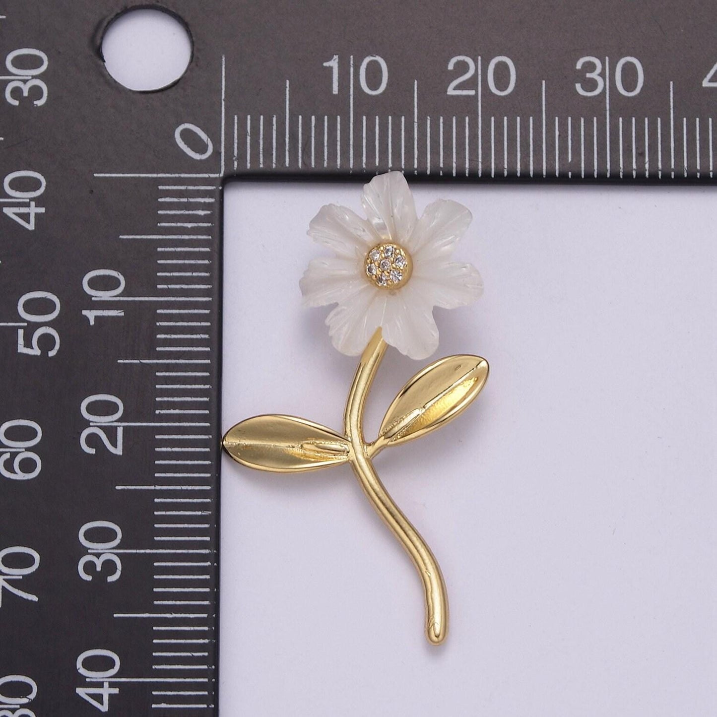 37.3mm gold filled daisy flower charms for necklace white daisy floral pendant for necklace, sweet romantic elegant dangle charm,n-528