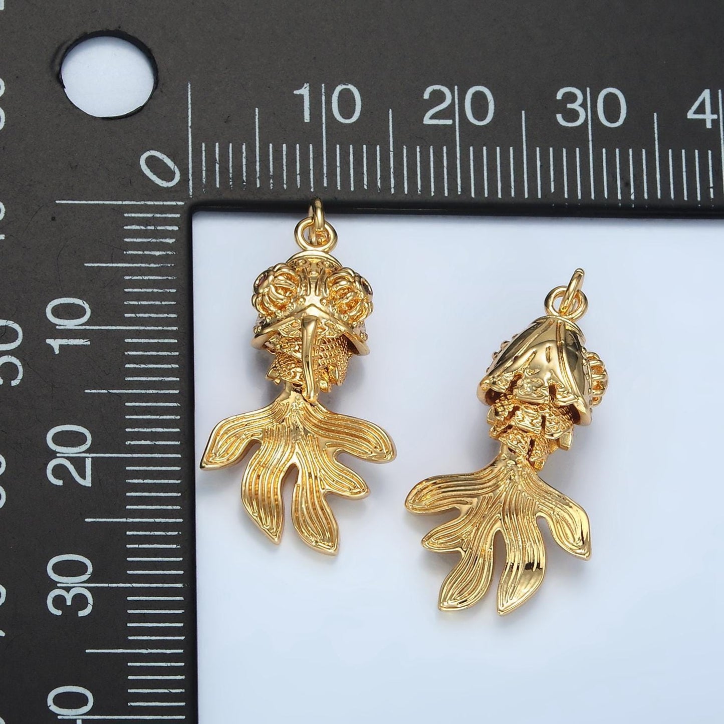 Dainty moveable 3d goldfish charms 24k gold filled fish pendant gold fish charm bracelet necklace for diy jewelry making supply e226