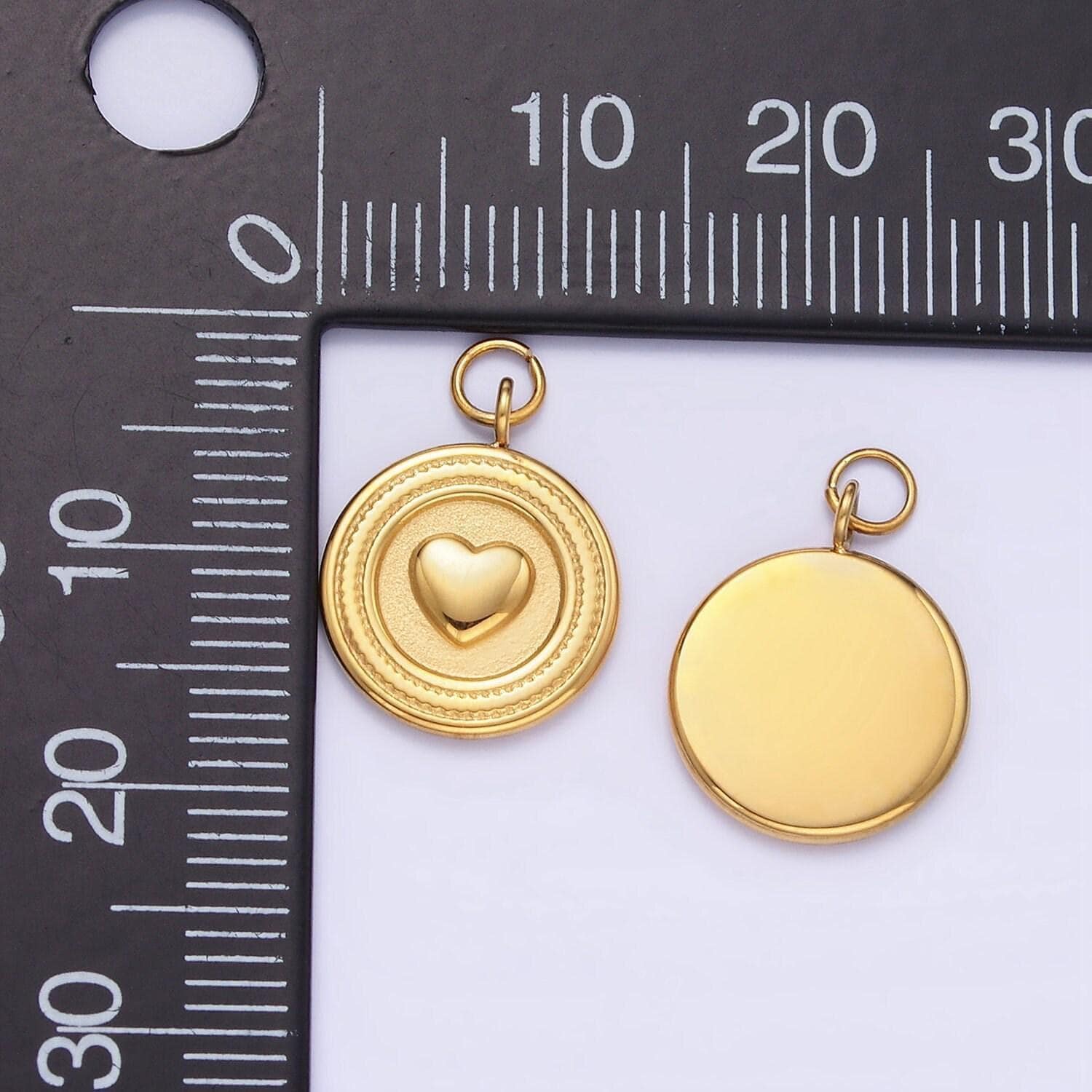 Stainless steel heart minimalist round charm | p-973