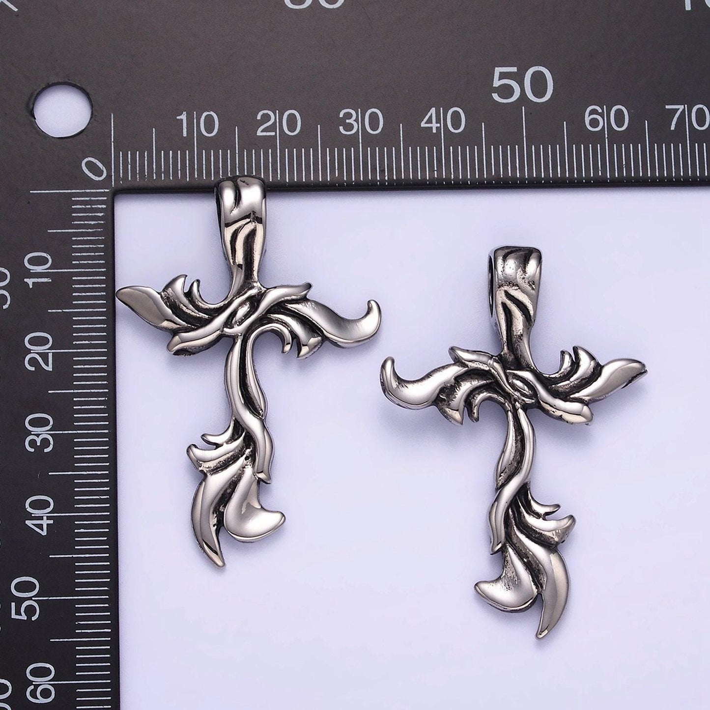 Stainless steel 48mm cross flame fire pendant | p1408