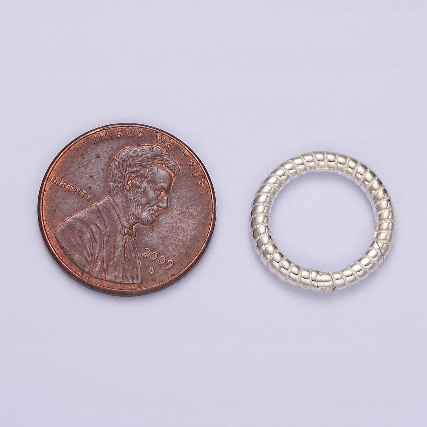 S925 sterling silver 15.7mm line-textured round push spring gate ring supply | sl-385