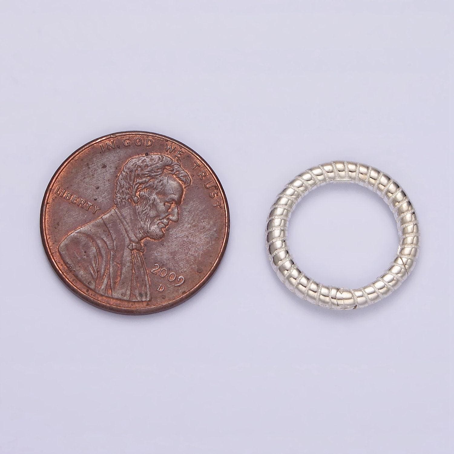 S925 sterling silver 15.7mm line-textured round push spring gate ring supply | sl-385