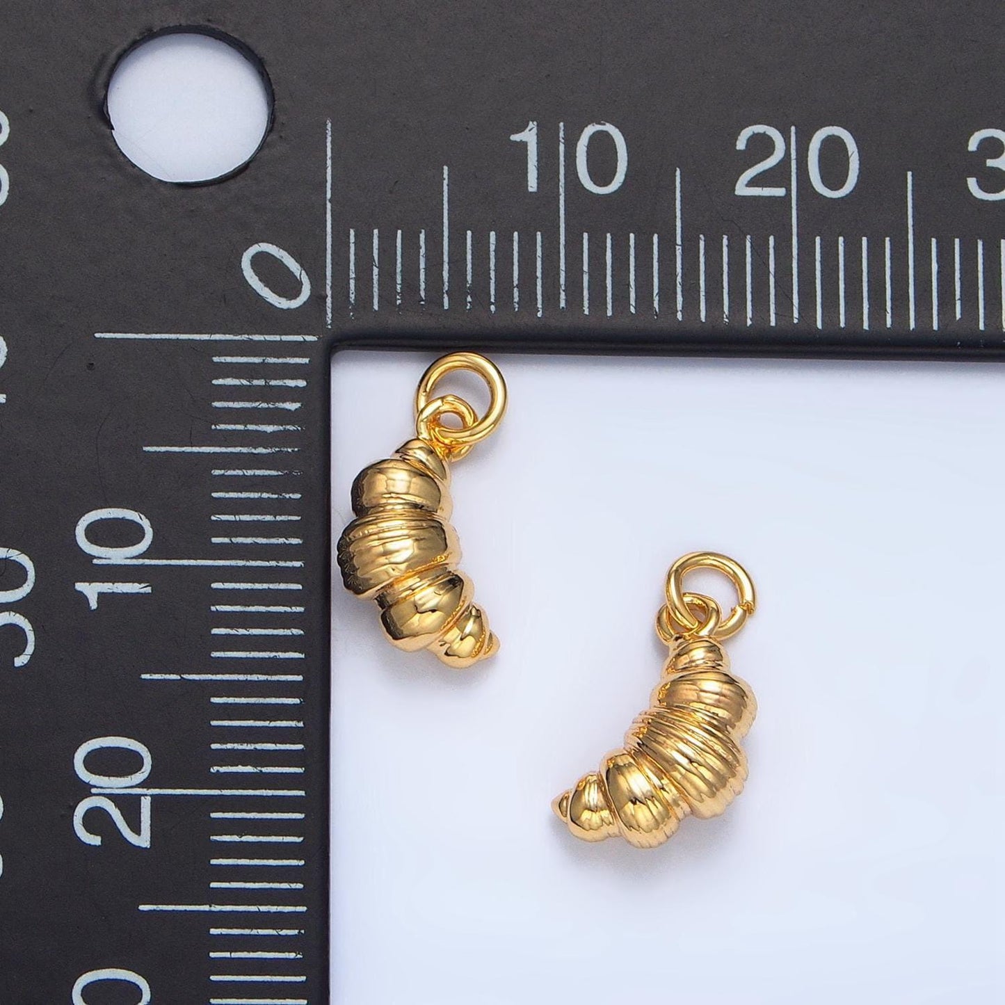 Small gold croissant charm french lover pendant foodie mix charm for bracelet necklace earring component x599
