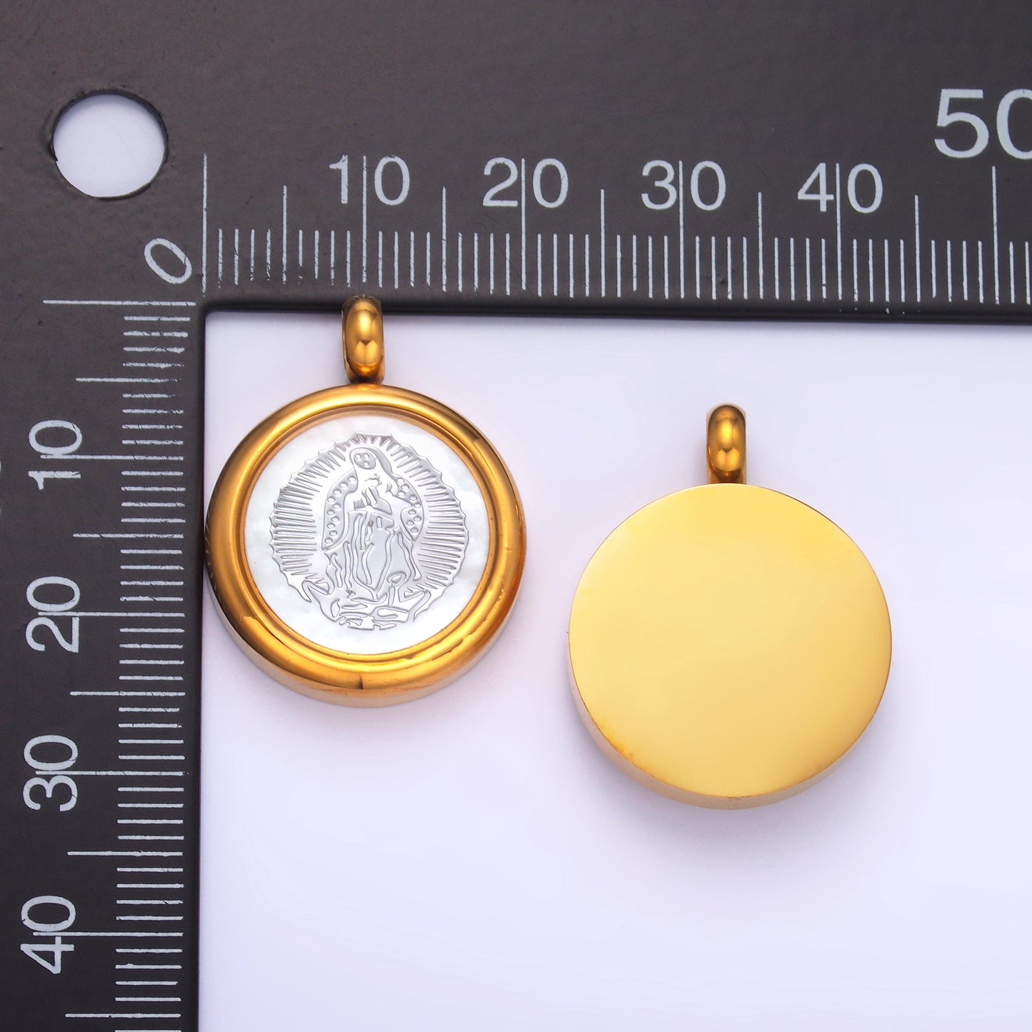 Gold Pvd Plating Stainless Steel Lady Gudalupe Round Pendant for Religious Jewelry Making P833