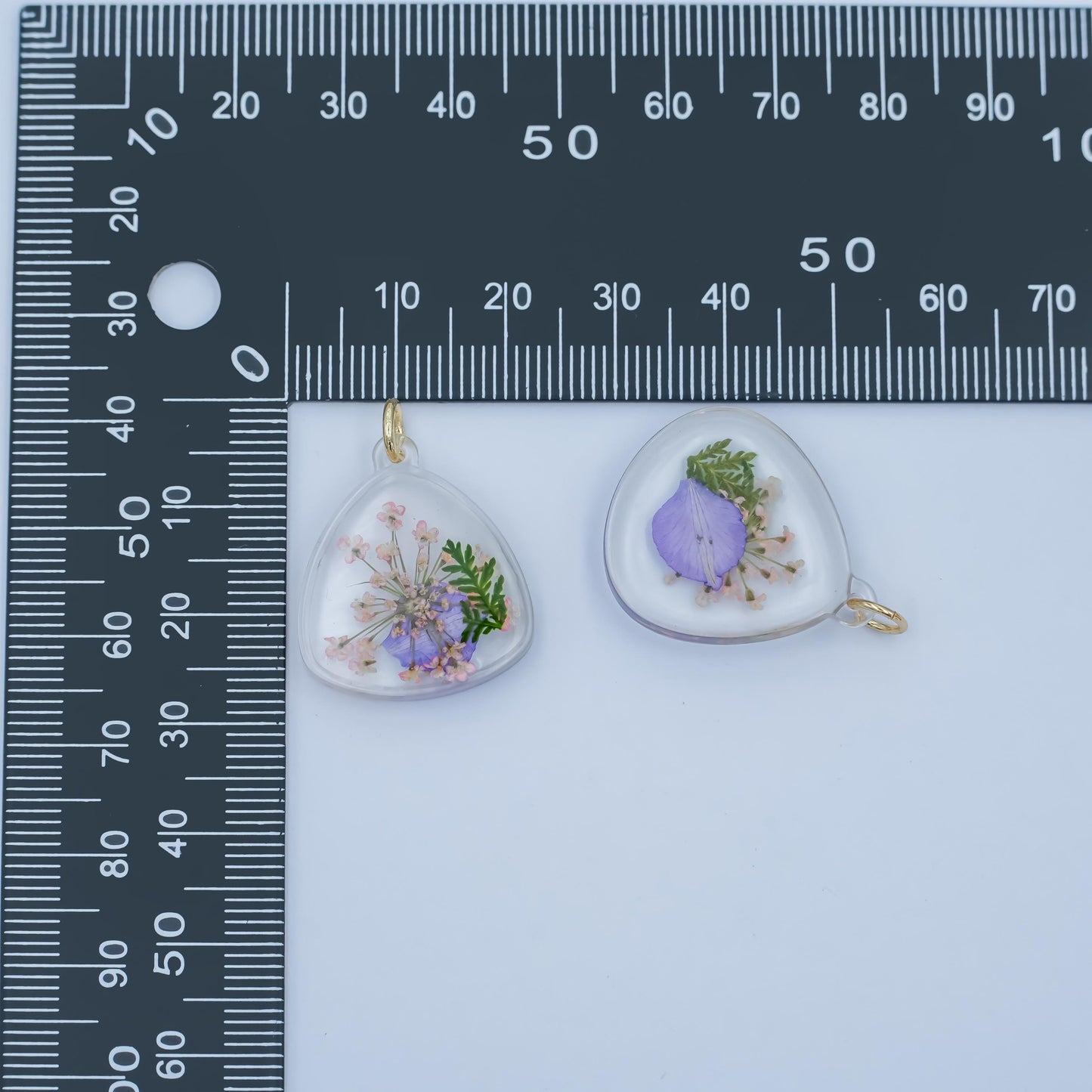Handmade Real Pressed Flower Charm Purple Hydrangea for Necklace Earring Jewelry Making Supply Resin Triangle Shape N-060