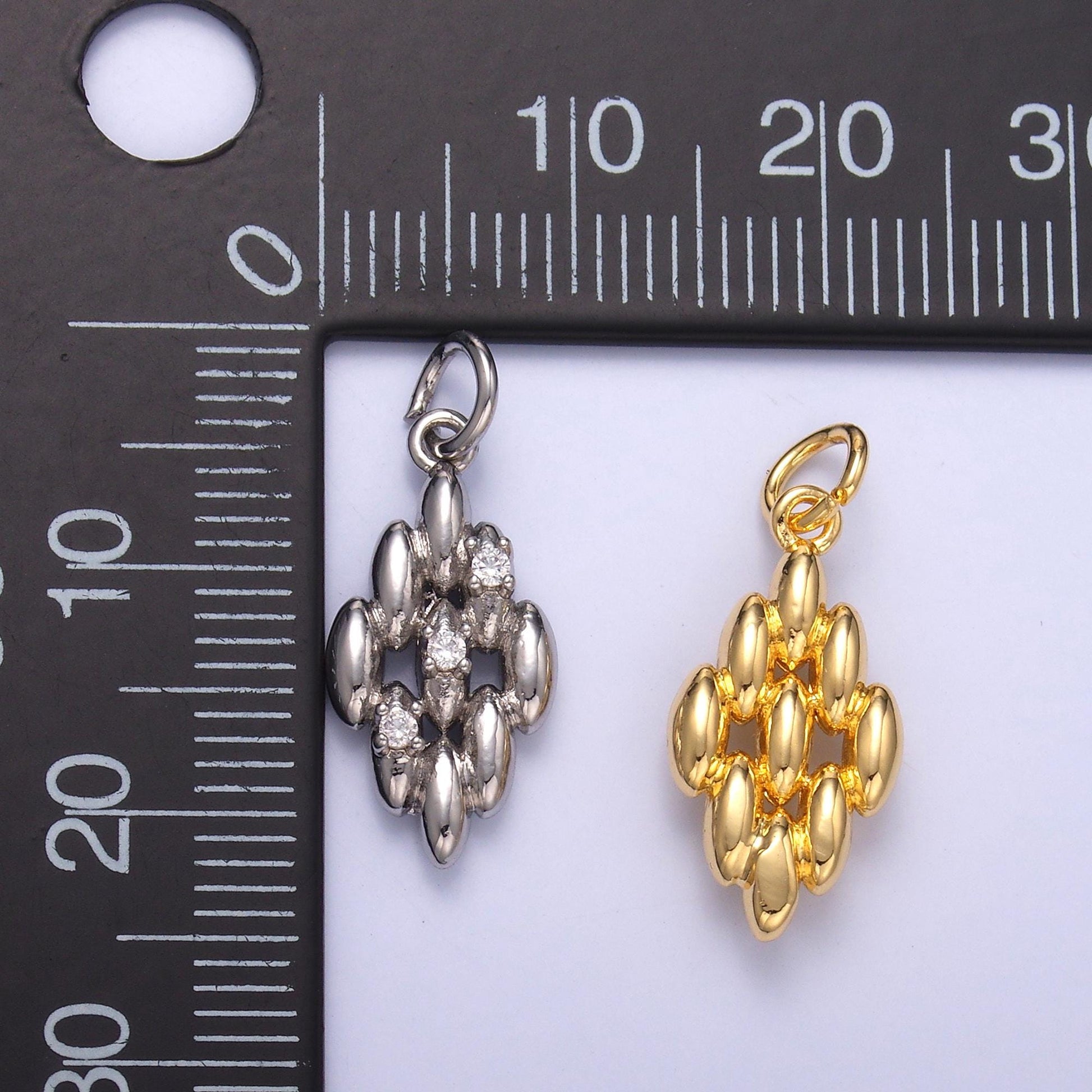 Mini gold geometric Charm n005