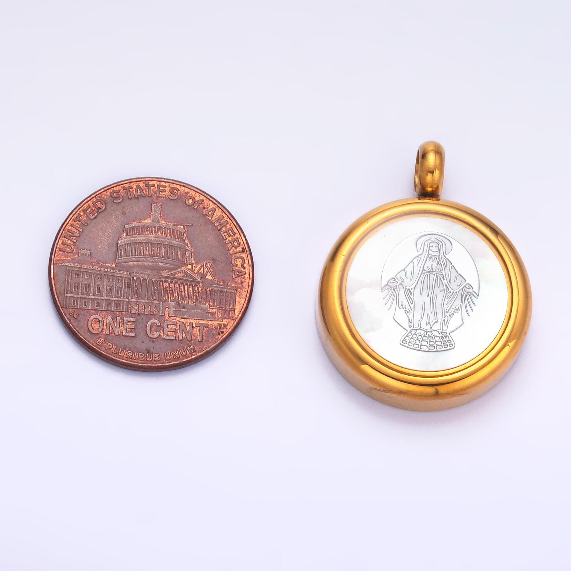 Gold Pvd Plating Stainless Steel Miraculous Lady Round Pendant in Gold P-820