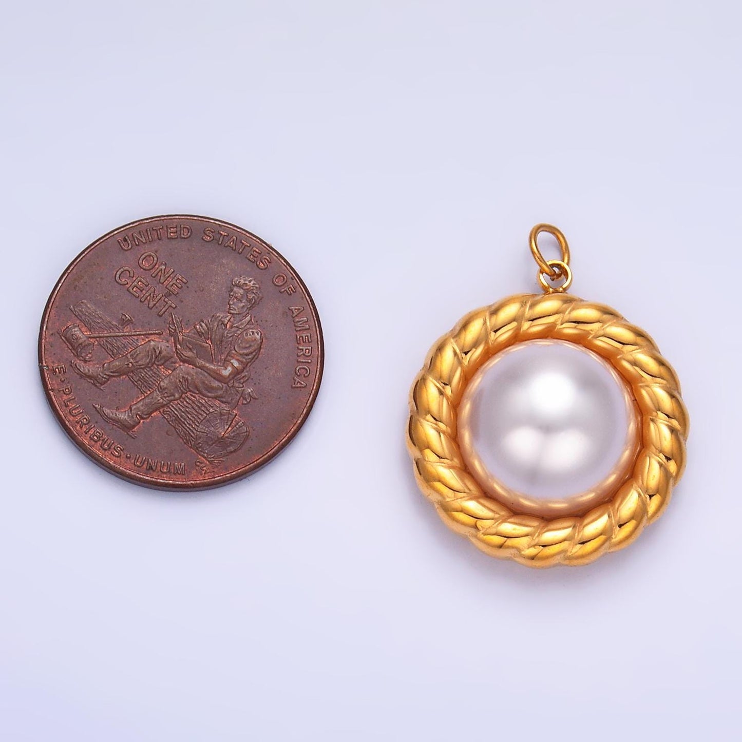 Stainless Steel Shell Pearl Twisted Rope Bezel Round Charm | P735