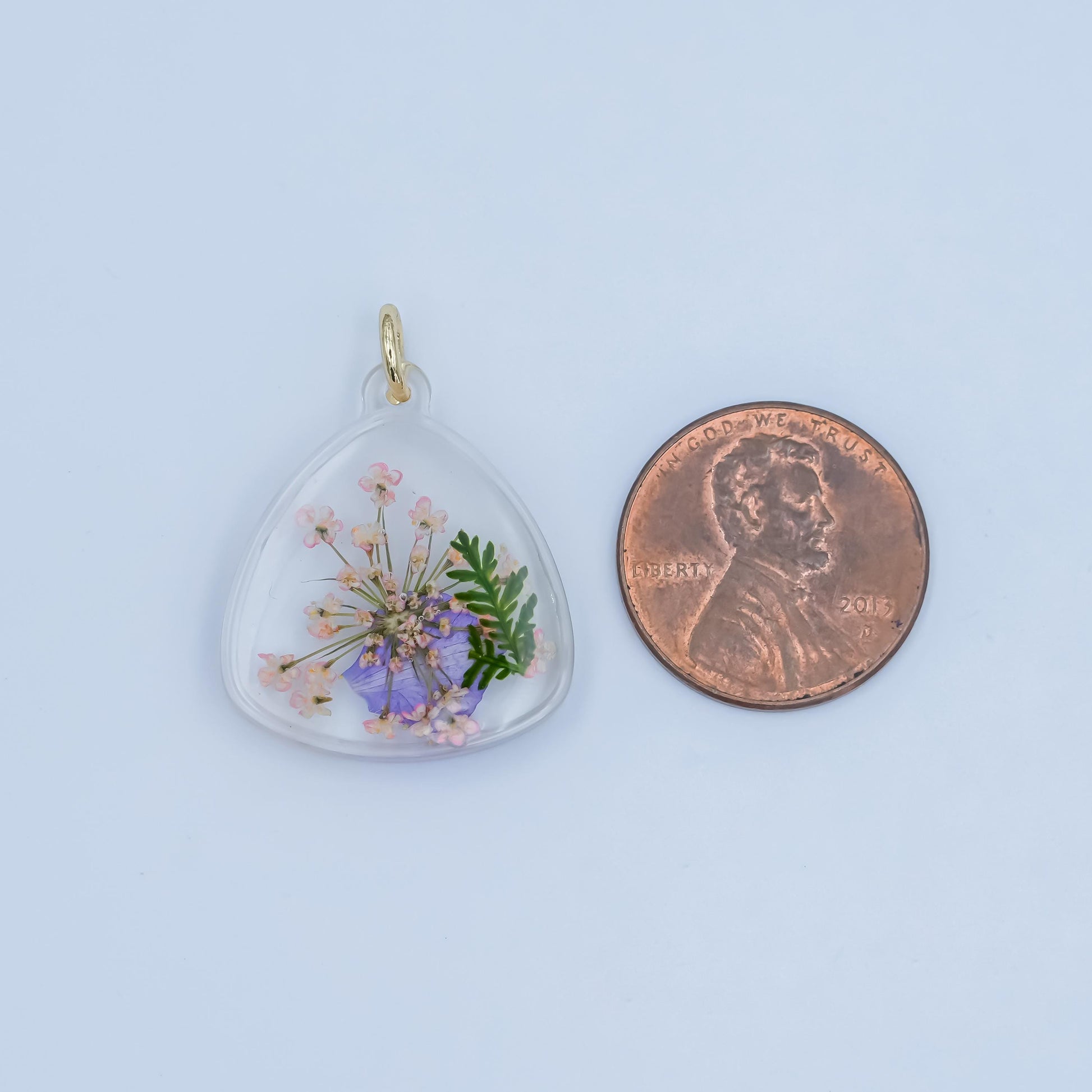Handmade Real Pressed Flower Charm Purple Hydrangea for Necklace Earring Jewelry Making Supply Resin Triangle Shape N-060