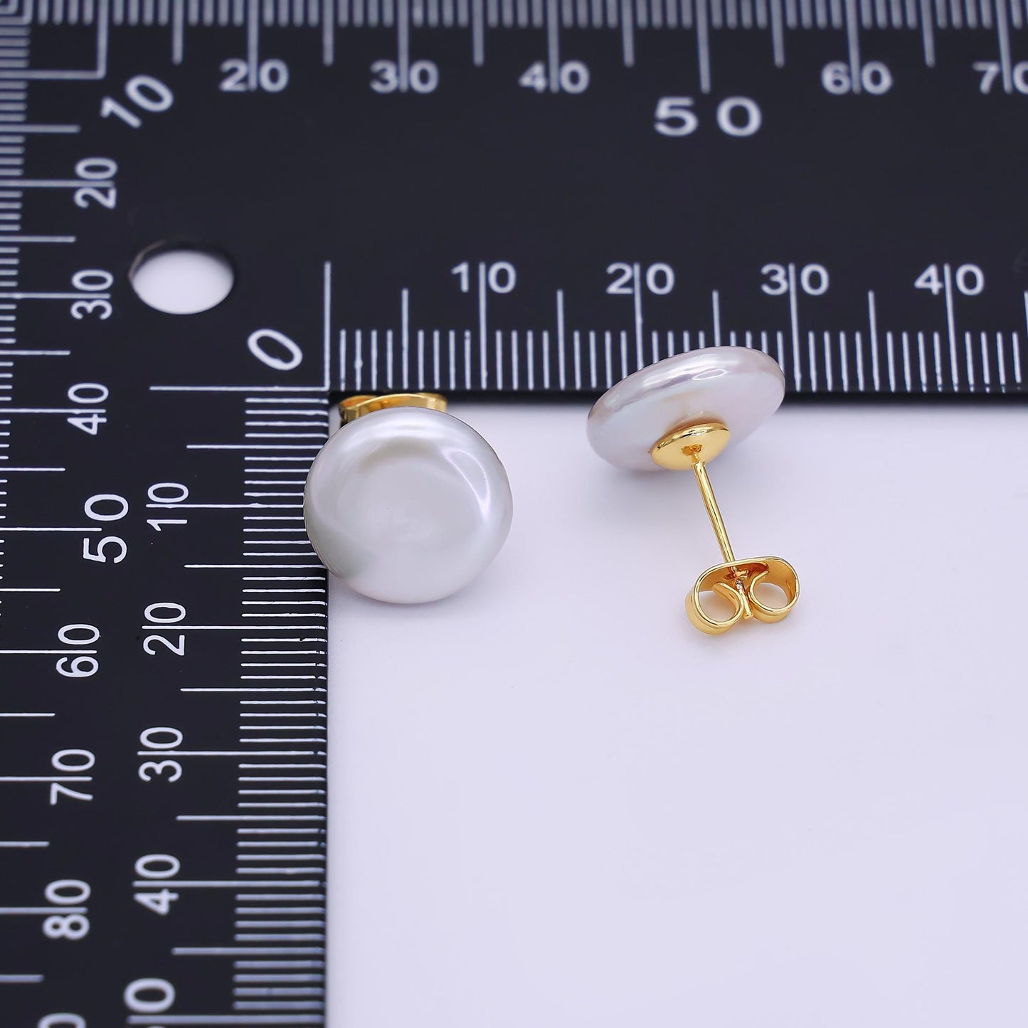 24K Gold Filled Shell Pearl Round Stud Earrings | T185