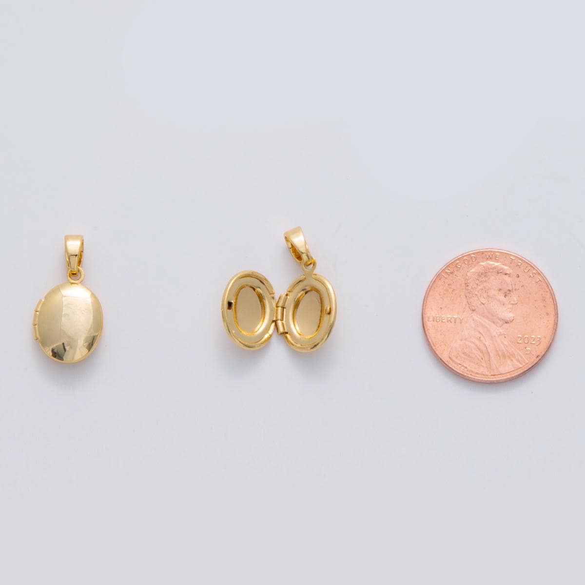 Minimalist Oval Locket Pendants Mini Oval Charm for Photo Picture Necklace bracelet in 18k gold filled Supply AH-690