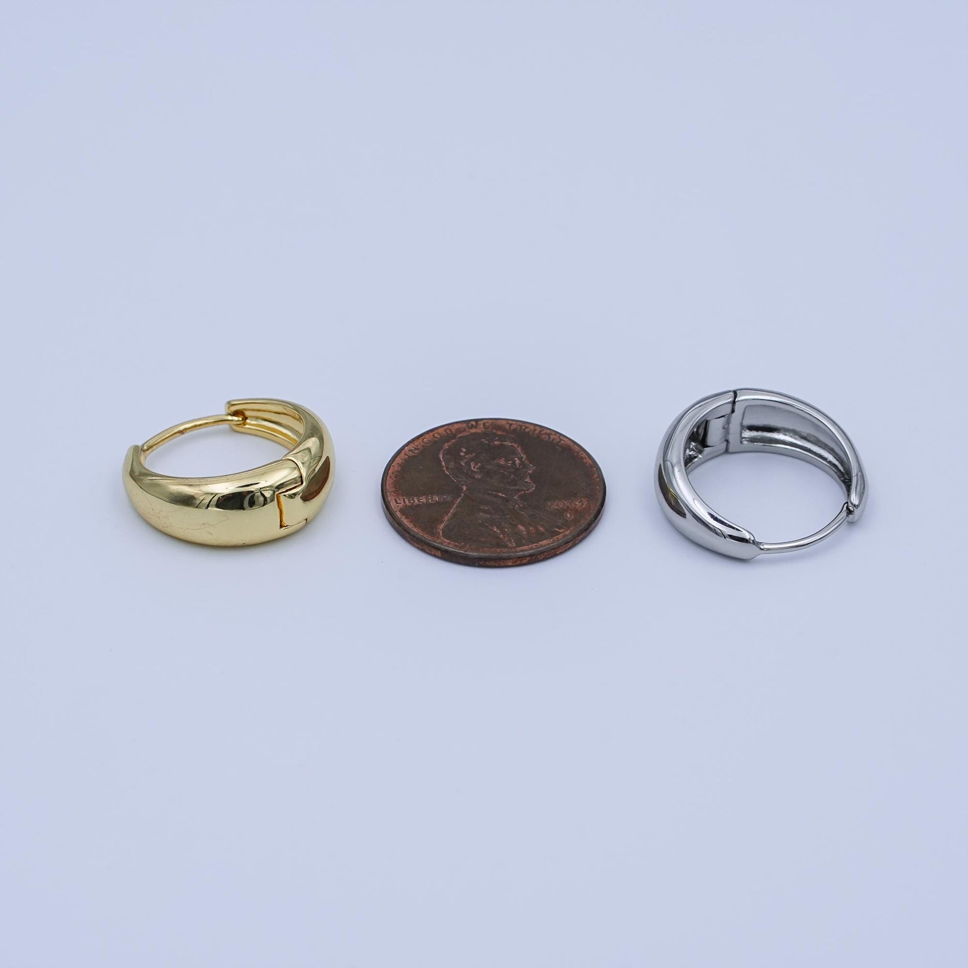 24K Gold Filled 18mm Minimalist Huggie Hoop Earrings in Gold & Silver | T021 T026