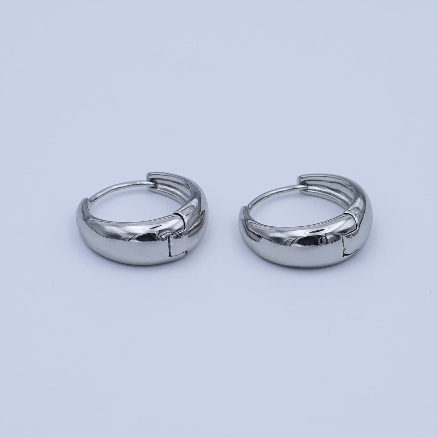 24K Gold Filled 18mm Minimalist Huggie Hoop Earrings in Gold & Silver | T021 T026