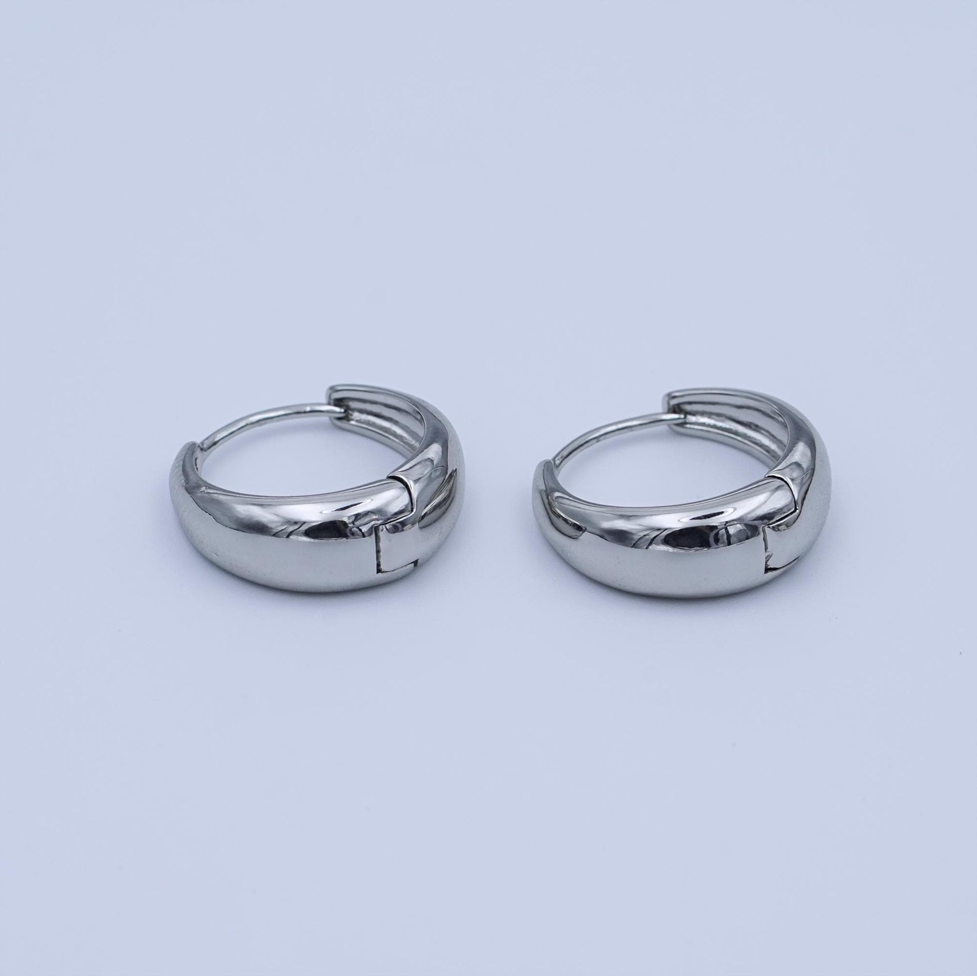 24K Gold Filled 18mm Minimalist Huggie Hoop Earrings in Gold & Silver | T021 T026