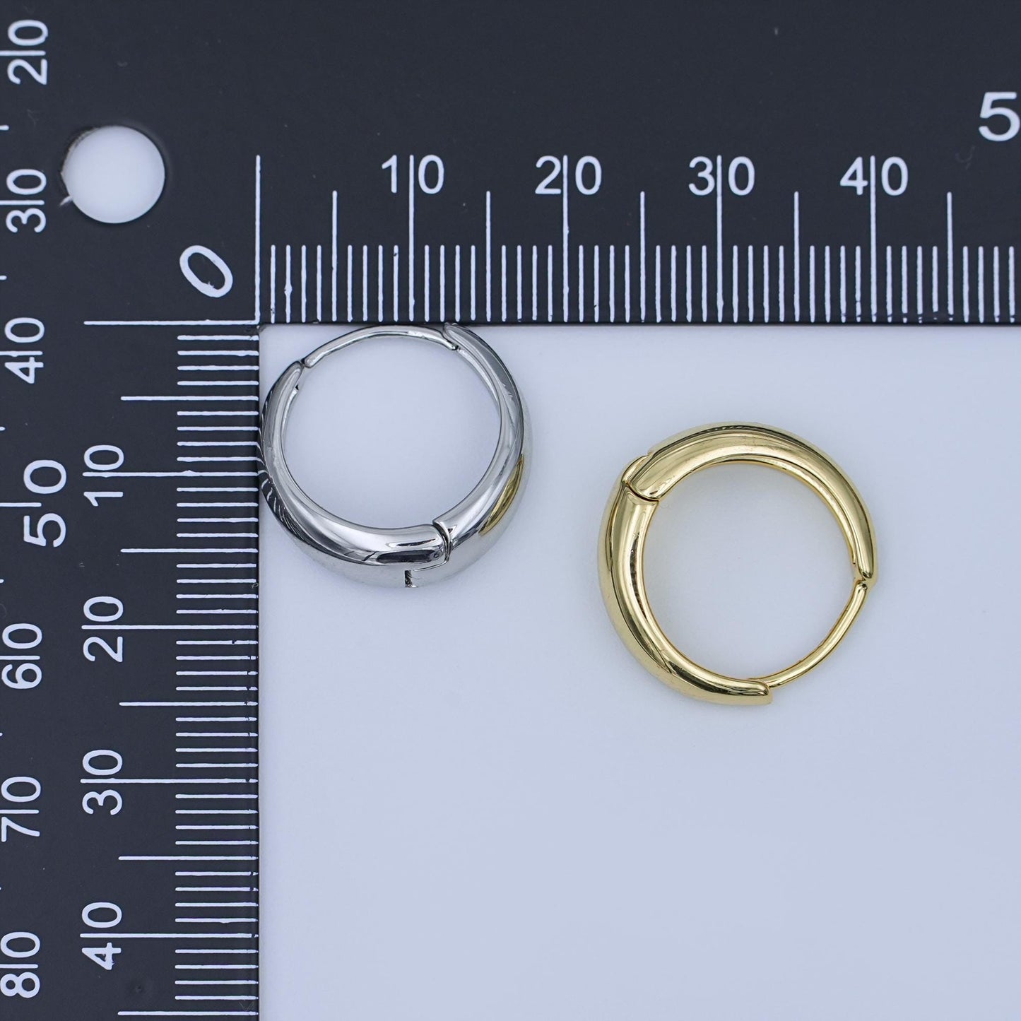 24K Gold Filled 18mm Minimalist Huggie Hoop Earrings in Gold & Silver | T021 T026
