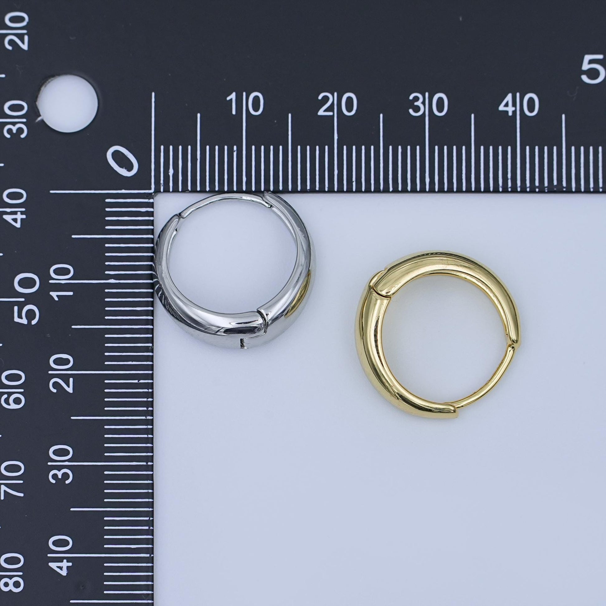 24K Gold Filled 18mm Minimalist Huggie Hoop Earrings in Gold & Silver | T021 T026