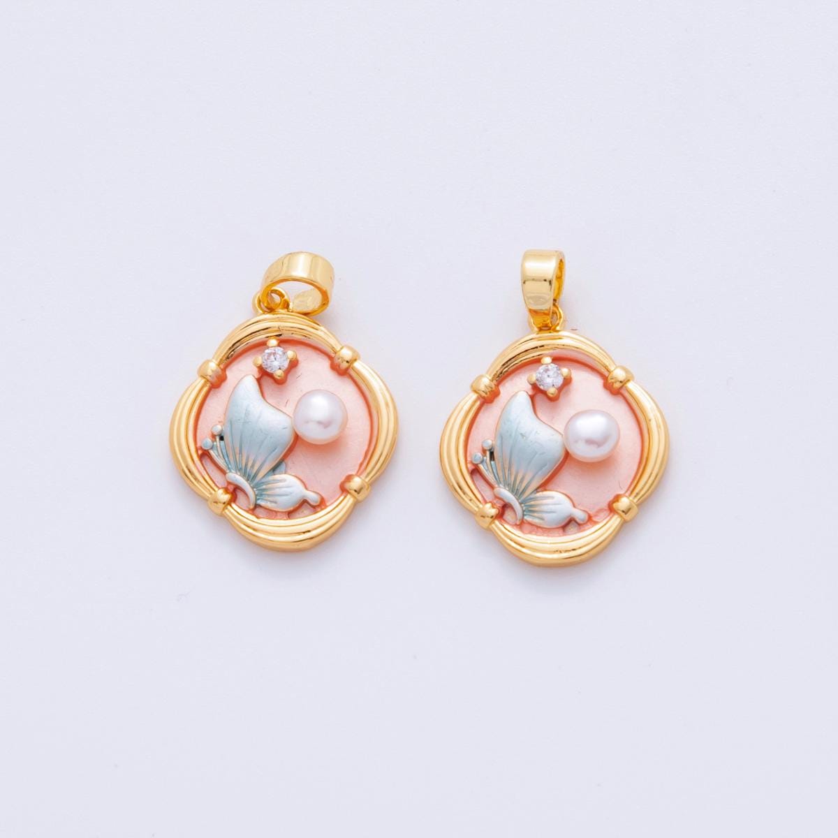 18K Gold Filled Shell Pearl Butterfly Ribbed Quatrefoil Pendant | AH729