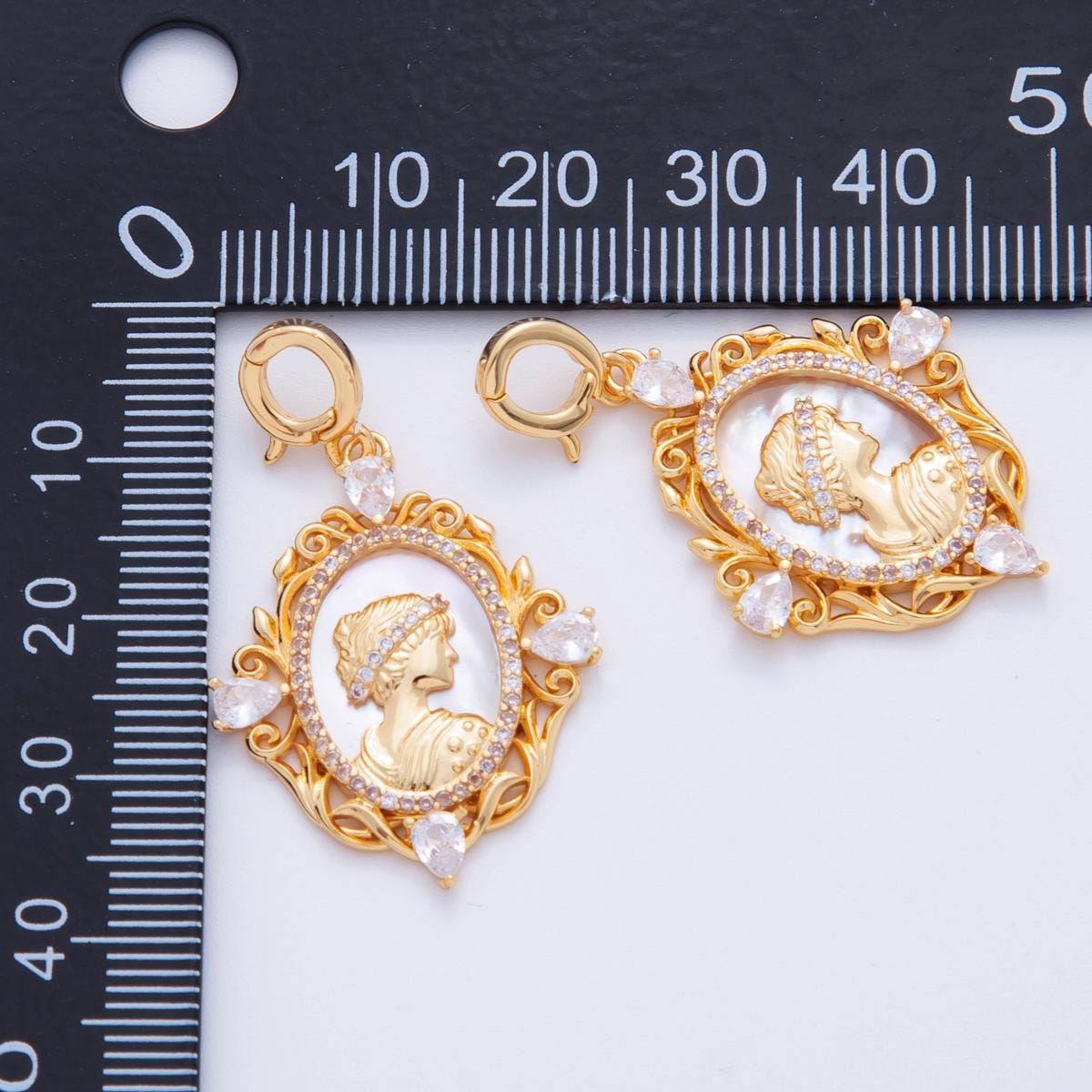 18K Gold Filled Women Silhouette Shell Pearl Artisan Drop Snap Bail Pendant | AH709