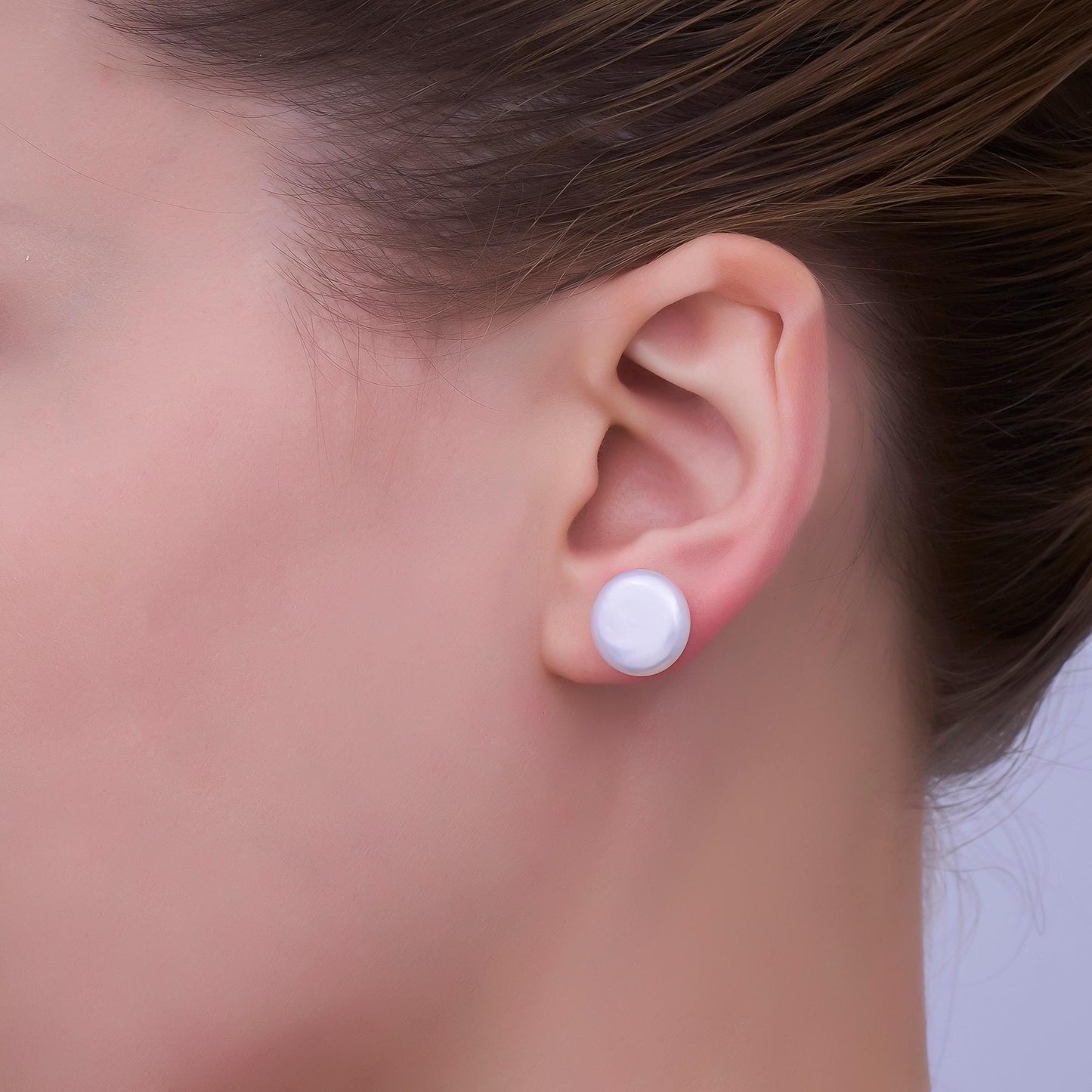 24K Gold Filled Shell Pearl Round Stud Earrings | T185
