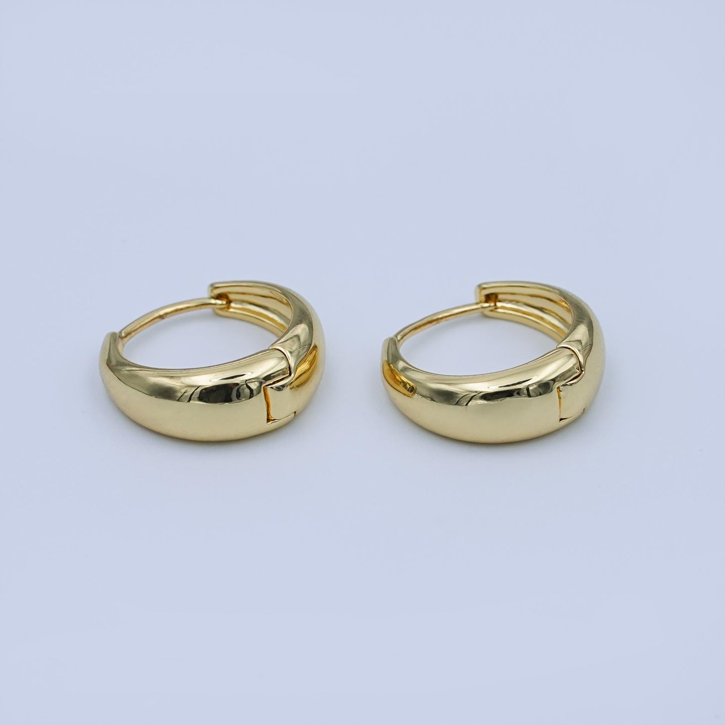 24K Gold Filled 18mm Minimalist Huggie Hoop Earrings in Gold & Silver | T021 T026