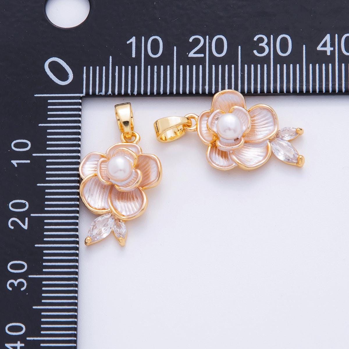 18K Gold Filled Marquise Shell Pearl Flower Pendant | AH712
