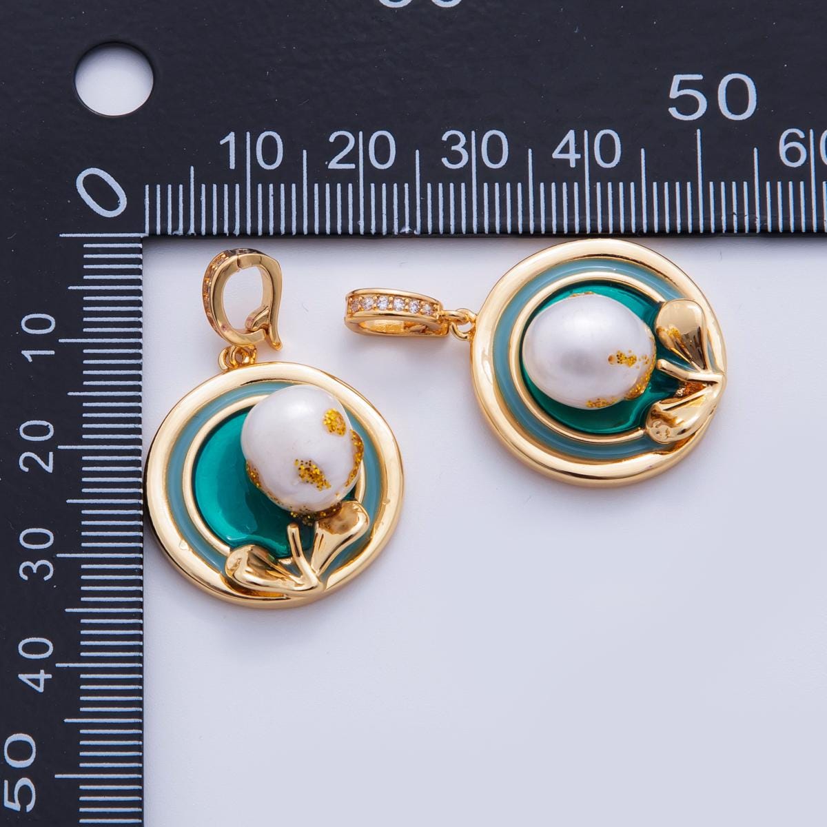 18K Gold Filled Shell Pearl Flower Round Micro Paved CZ Snap Bail Pendant | AH704