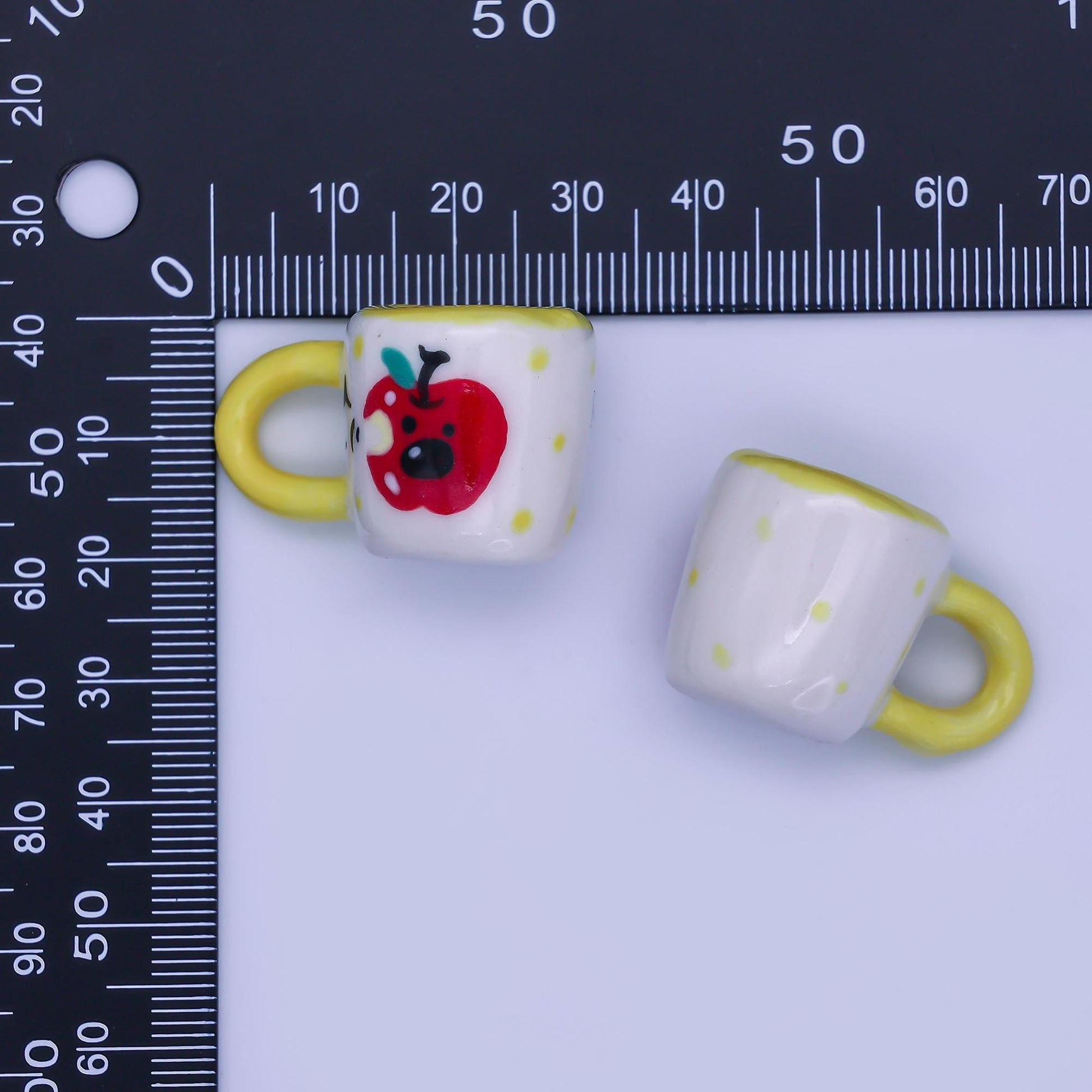 Handmade 3D Glass Ceramic Monitor Topper Porcelain Red Apple Miniature Doll House Mugs Figurine for Teacher Appreciation Gift AH-402