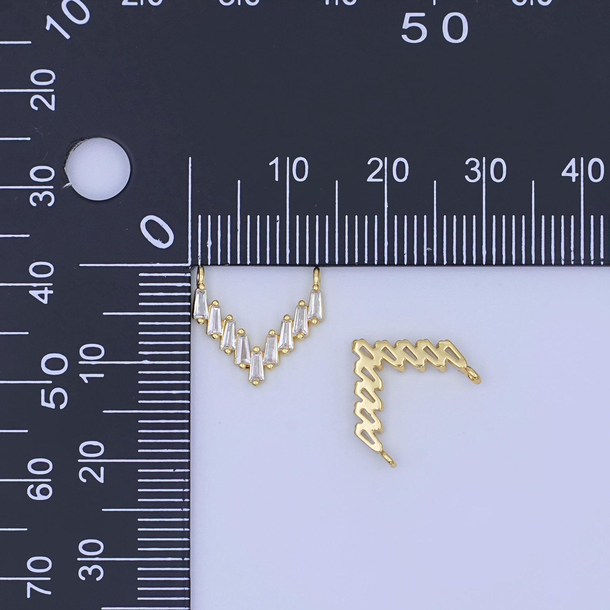 24K Gold Filled Clear CZ Baguette V-Shaped Connector | Y025
