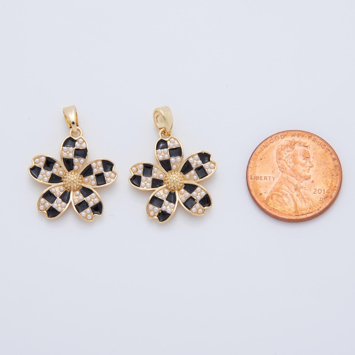 18K Gold Filled Shell Pearl Checkered Flower Pendant | AH-763