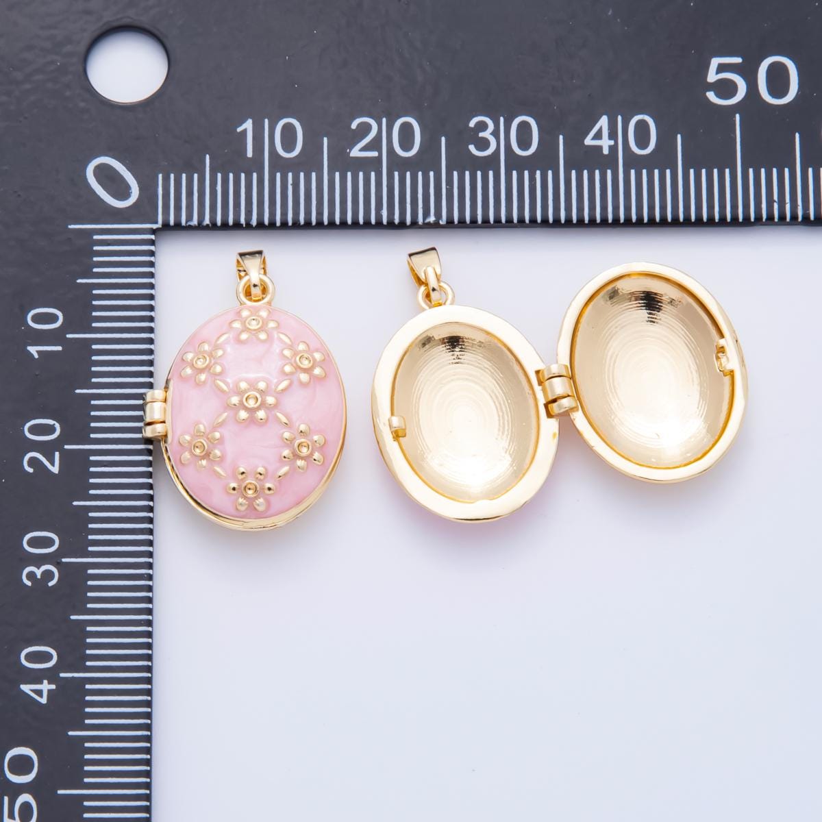 Enamel Pink White Oval Locket Pendant with Gold Floral Design – Vintage Style Keepsake Jewelry, Photo Locket Charm for Necklace AH-800
