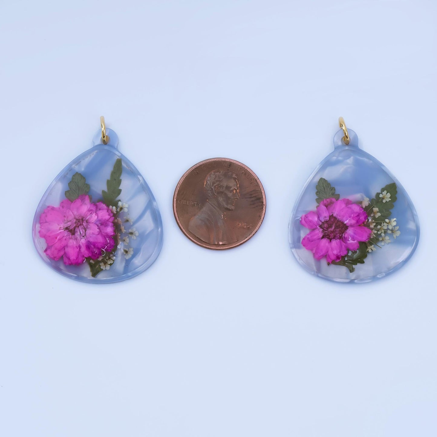 Handmade Blue Pink Dianthus Flower Charm in Resin – Real Pressed Flower Jewelry Making Supply for Necklace or Earring DIY N-061