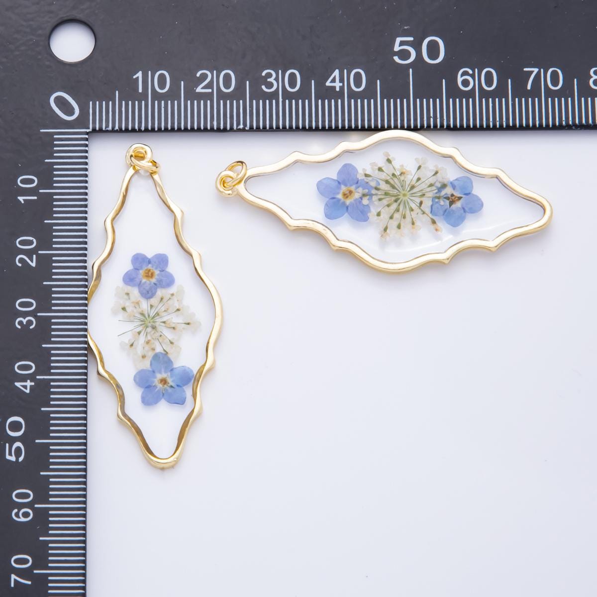 18K Gold Filled 54mm Resin Wavy Diamond-cut Blue Flowers Charm | AH849