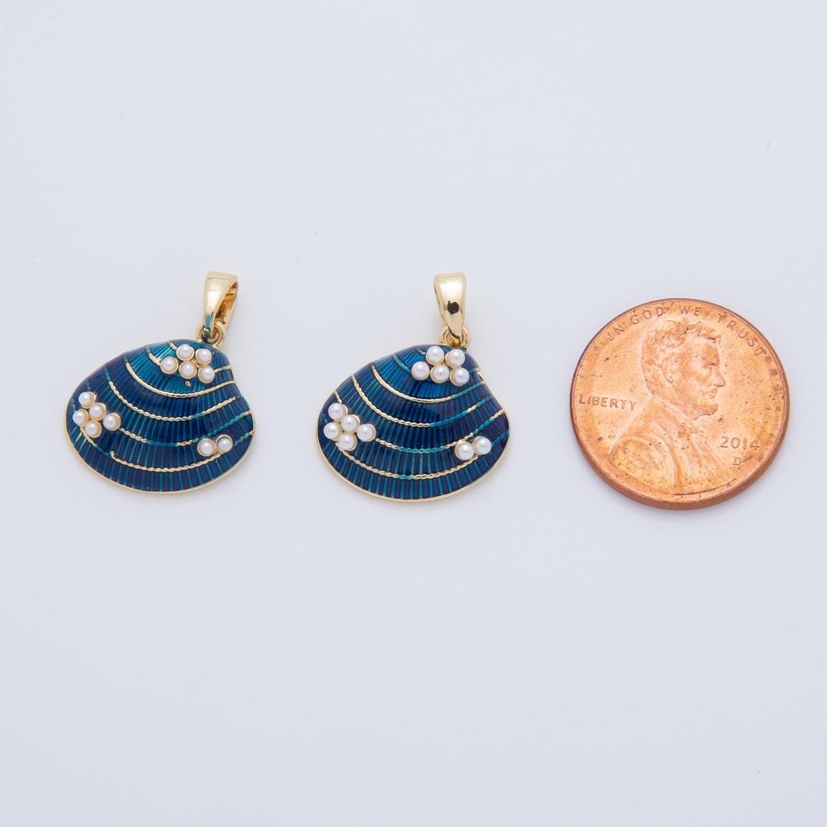 18K Gold Filled Shell Pearl Blue Scallop Sea Shell Pendant | AH777