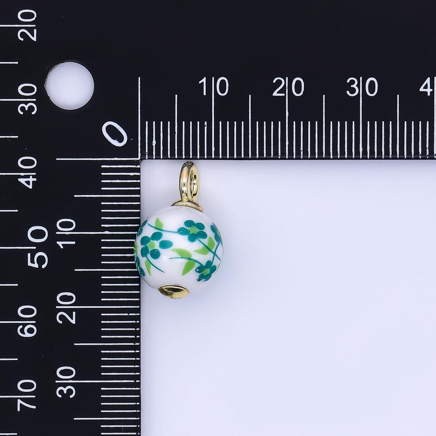 Dainty round ceramic charm handmade Green Flower Clover painting porcelain vintage charm for necklace bracelet jewelry making supply D-064