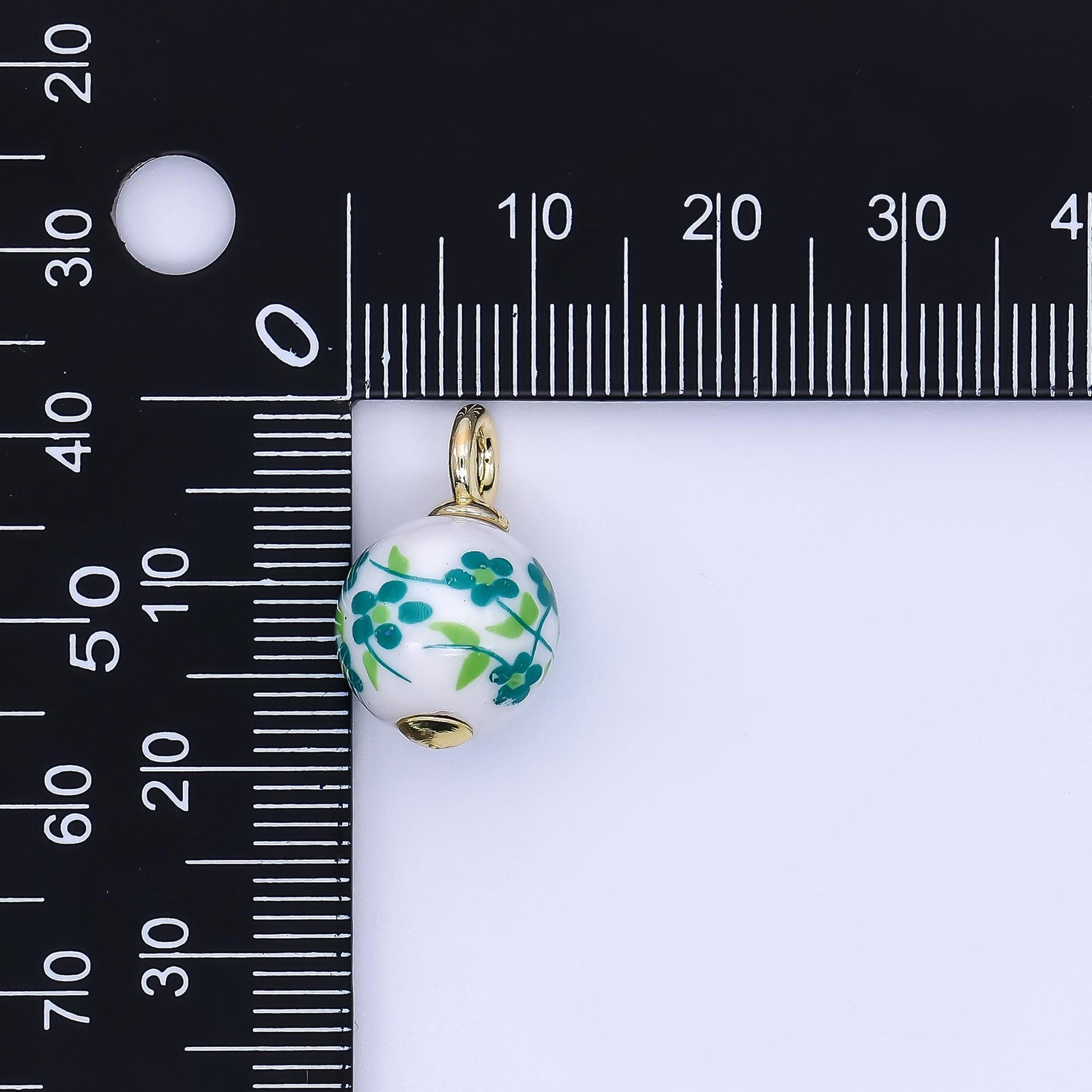 Dainty round ceramic charm handmade Green Flower Clover painting porcelain vintage charm for necklace bracelet jewelry making supply D-064