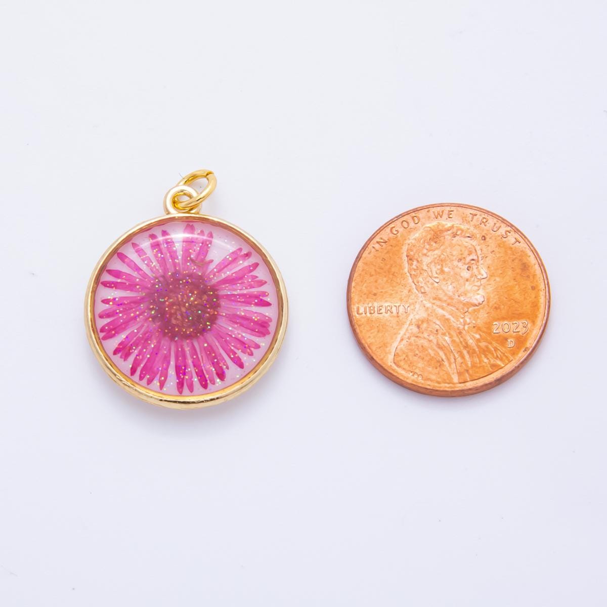 18K Gold Filled 25mm Resin Hot Pink Daisy Flower Charm | AH850