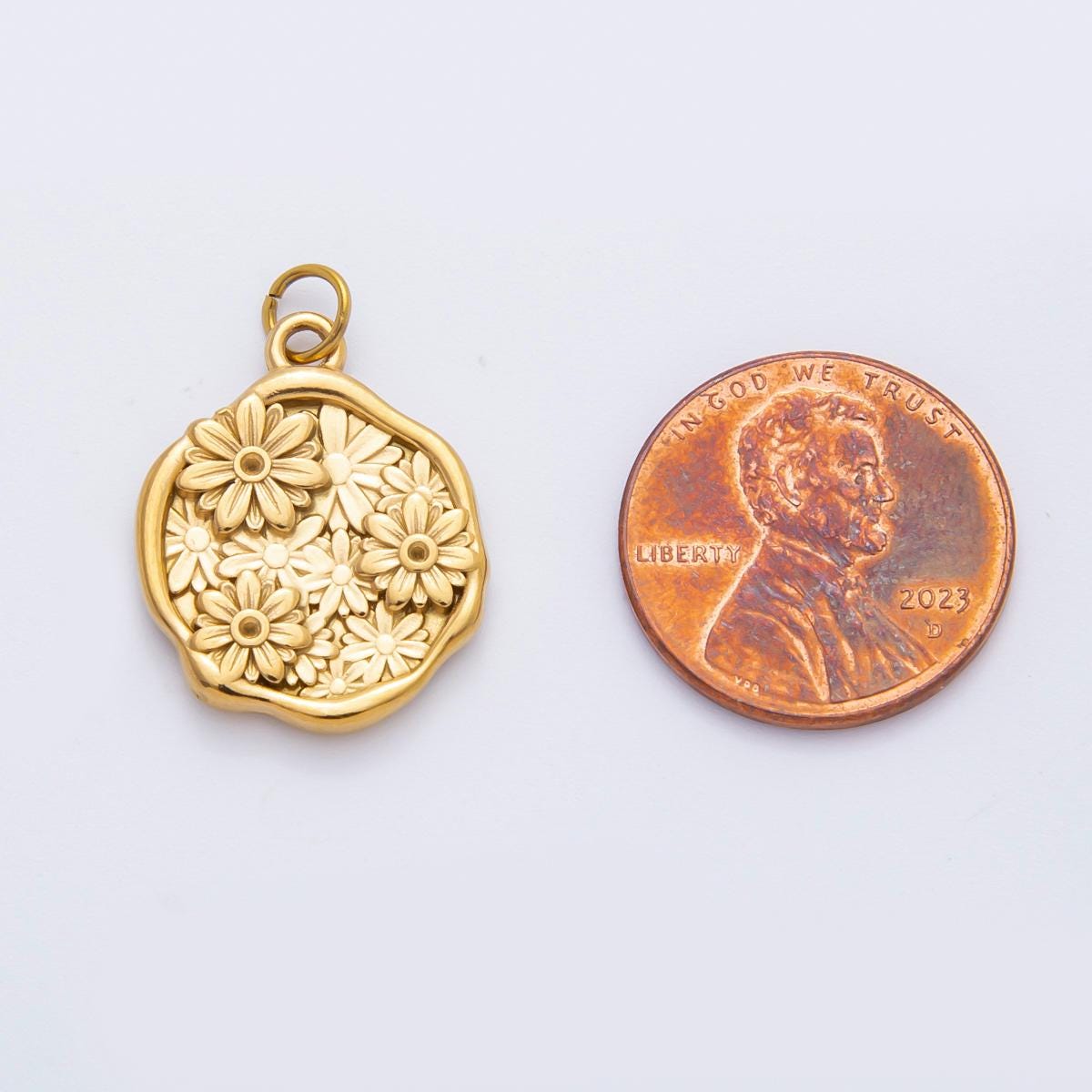 PVD Gold Stainless Steel 17mm Daisy Flower Charm Artisan Floral Pendant | AH-950