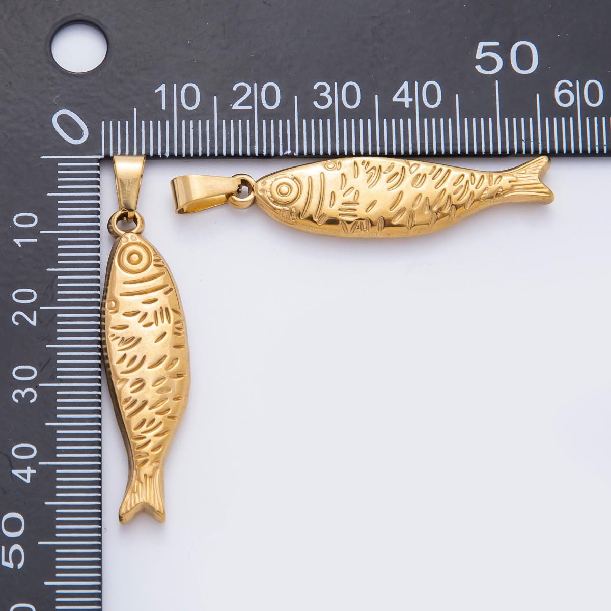 Stainless steel 47.3mm fish Sardines Charm minimalist Animal Pendant in gold sardine fish pendant | p-802