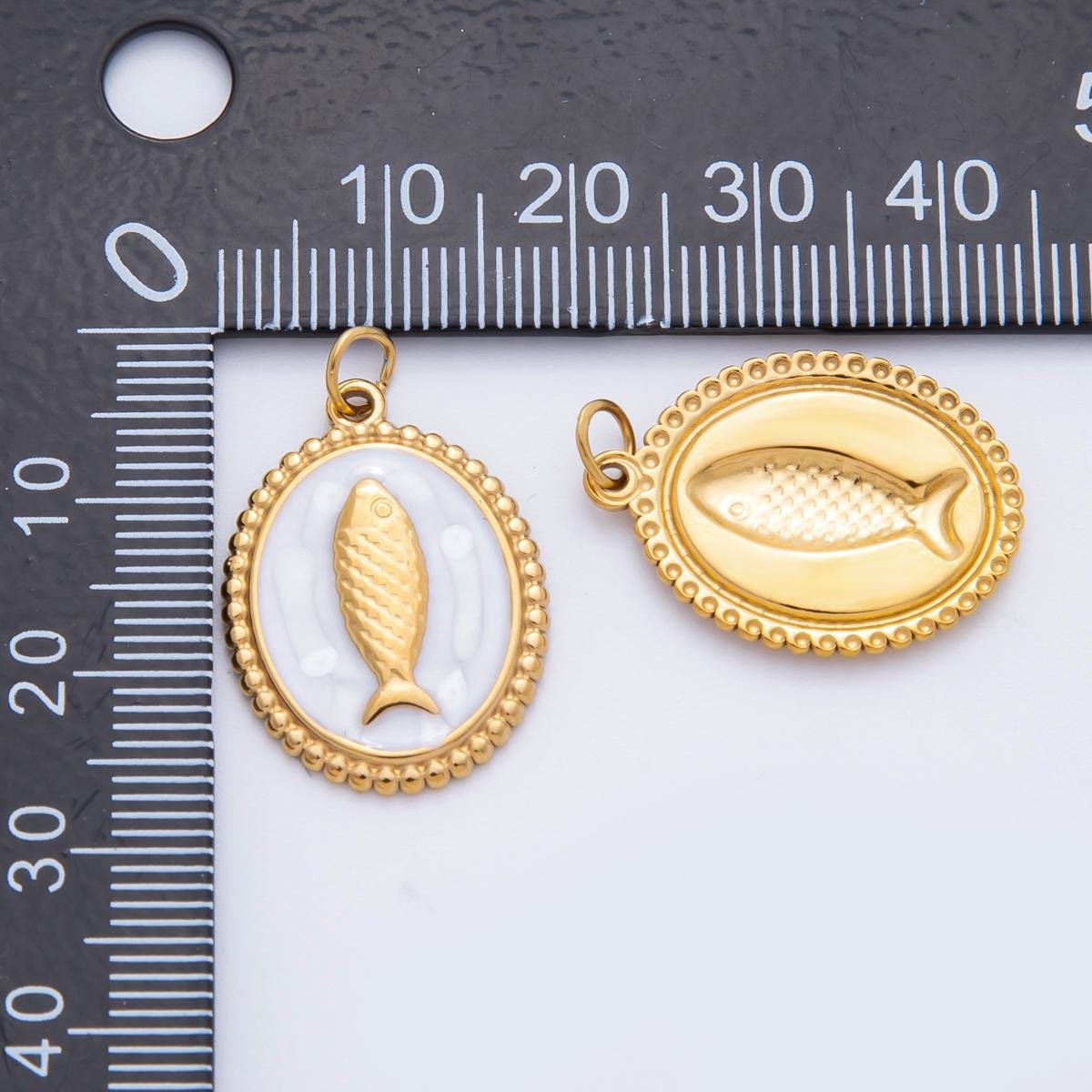 Enamel Stainless steel 27mm fish Oval Charm minimalist Pendant in gold sardine fish jewelry | C-277