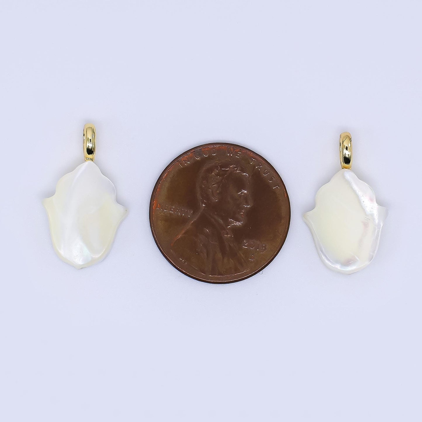 Hamsa Hand pearls charm gold 19.2x11.6mm white Shell pearls for necklace bracelet earring Amulet jewelry making minimalist AF-551